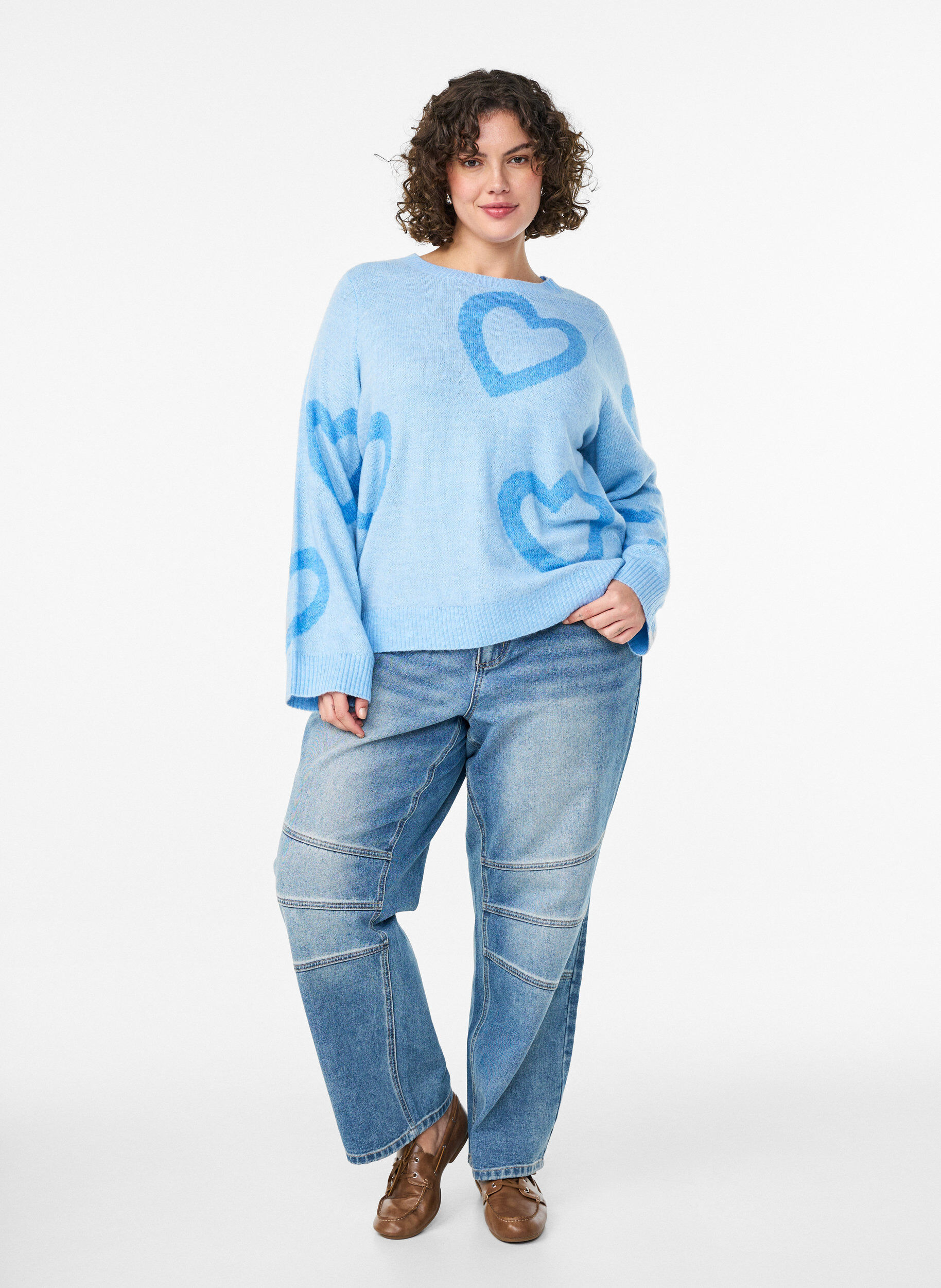 Zizzi Stickad blus med stora hj&auml;rtan och rund halsringning, Bl&aring;, Model image number 1