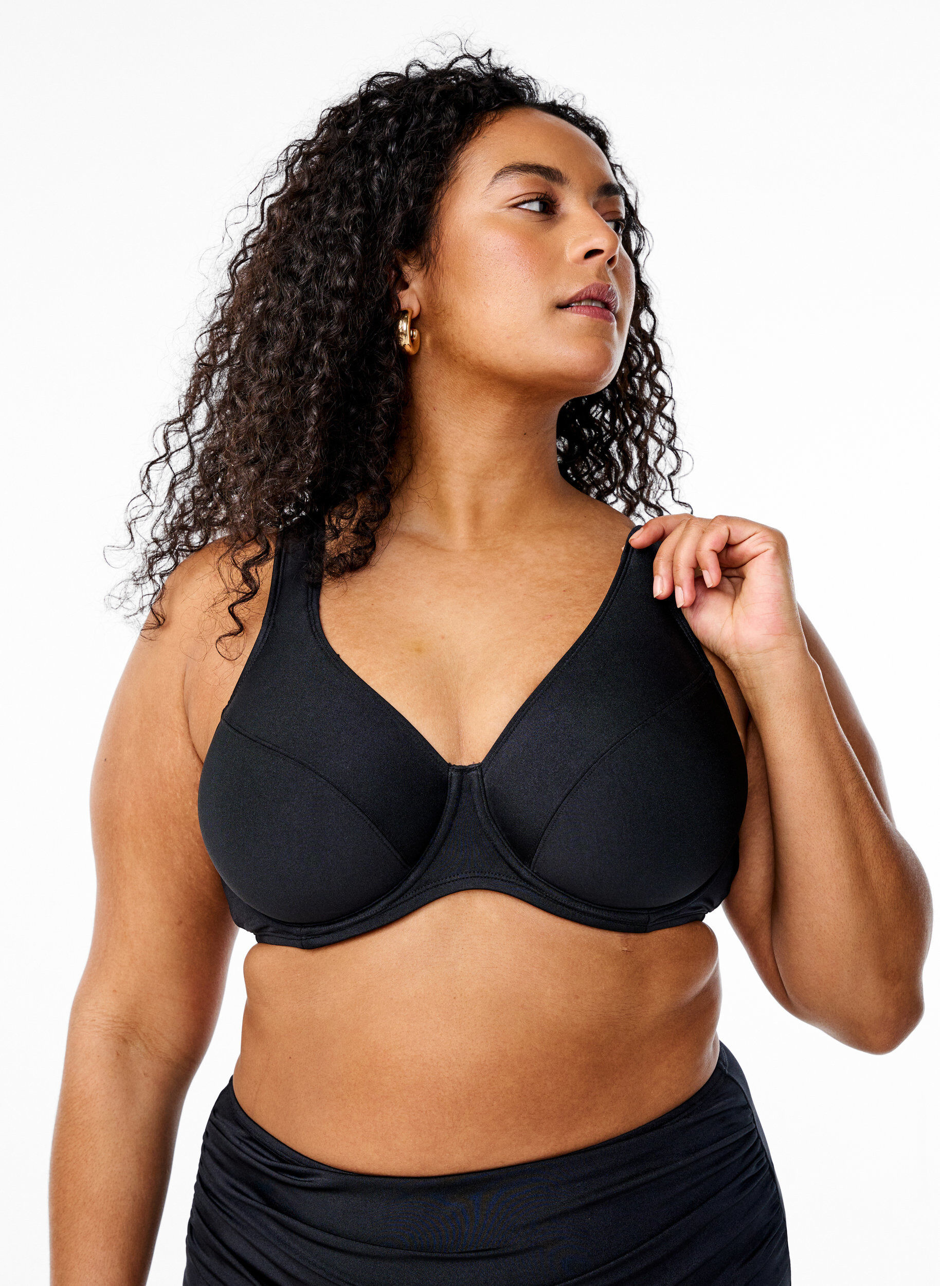 Helt&auml;ckande bikinitopp med bygel, Svart, Model