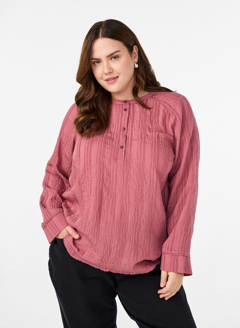 Blus med ton-i-ton-struktur och knappar, Rosa, Model image number 0