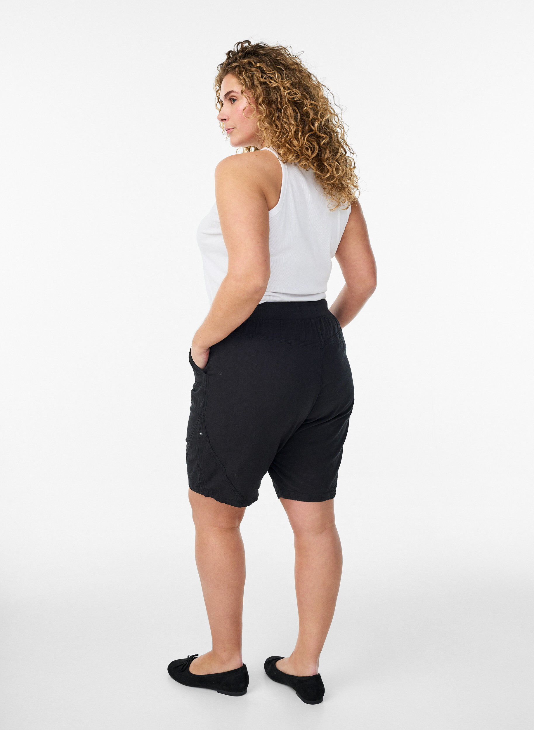 ZizziL&ouml;sa shorts i bomull med fickor, Svart, Model image number 2