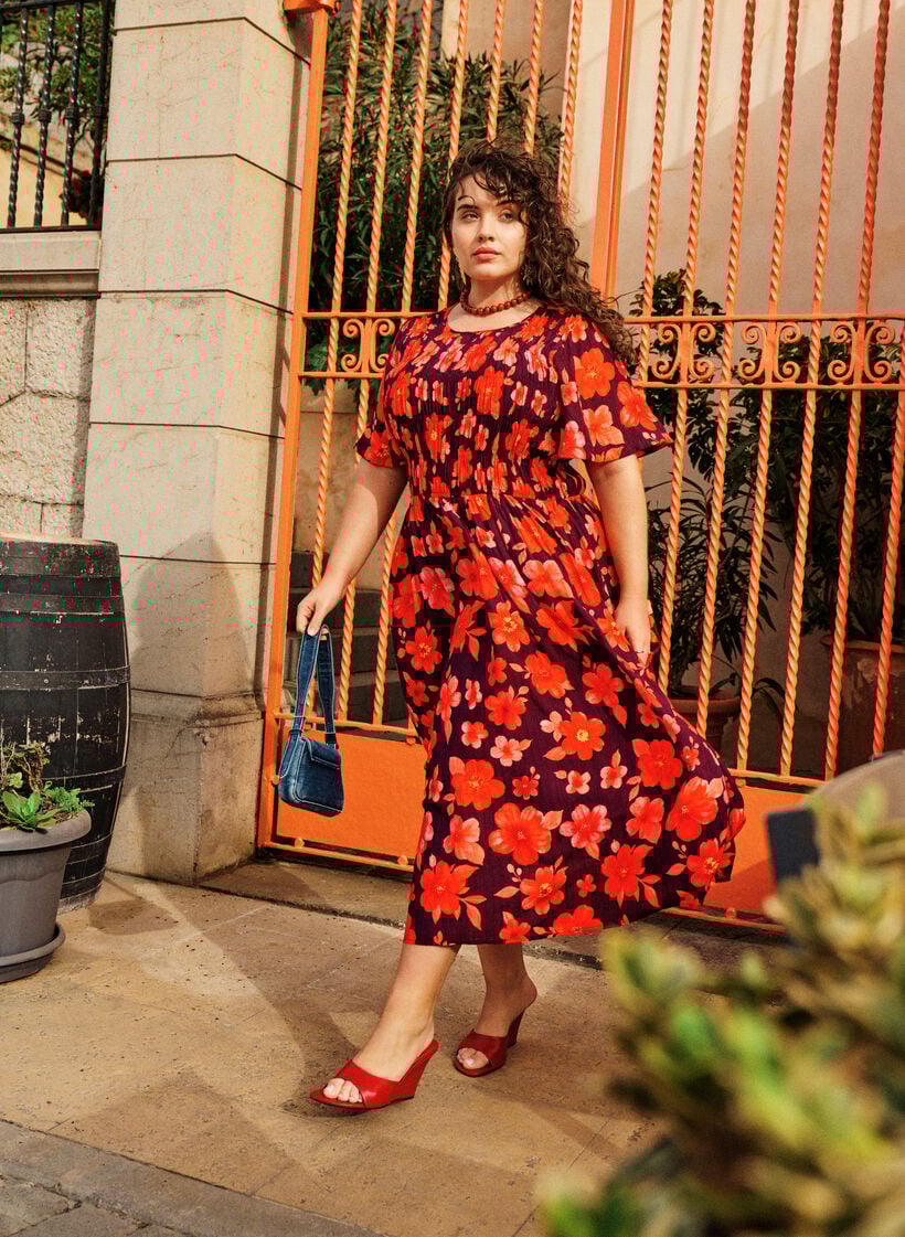 Kl&auml;nning med smock och blommigt m&ouml;nster, Lila, Image image number 0