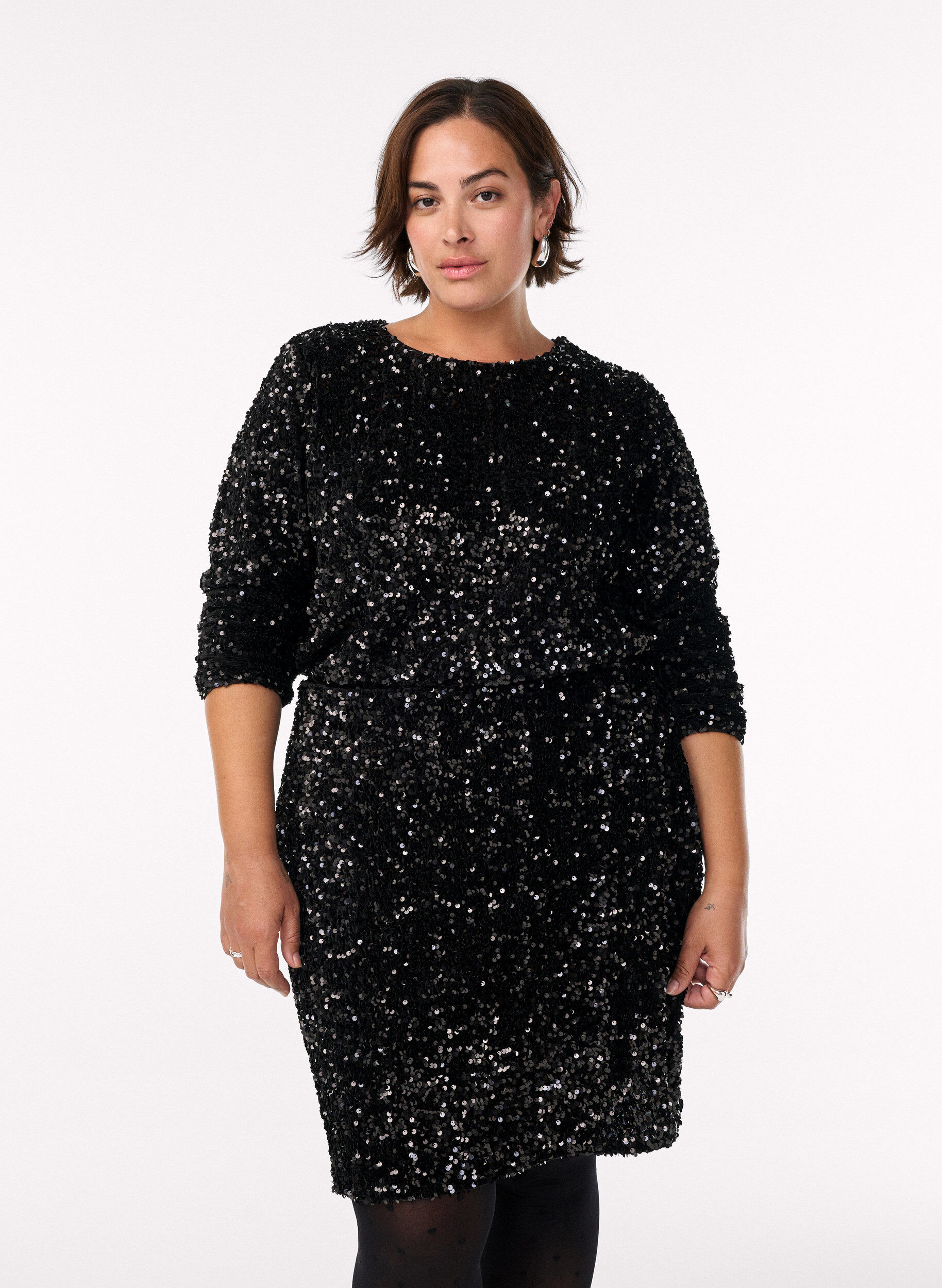 Kort paljettkjol med res&aring;r i midjan, Svart, Model