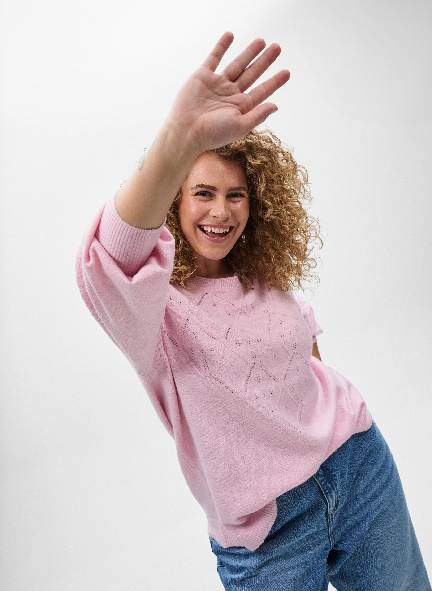 Zizzi Stickad topp med h&aring;lm&ouml;nster och ballong&auml;rmar, Rosa, Model image number 2