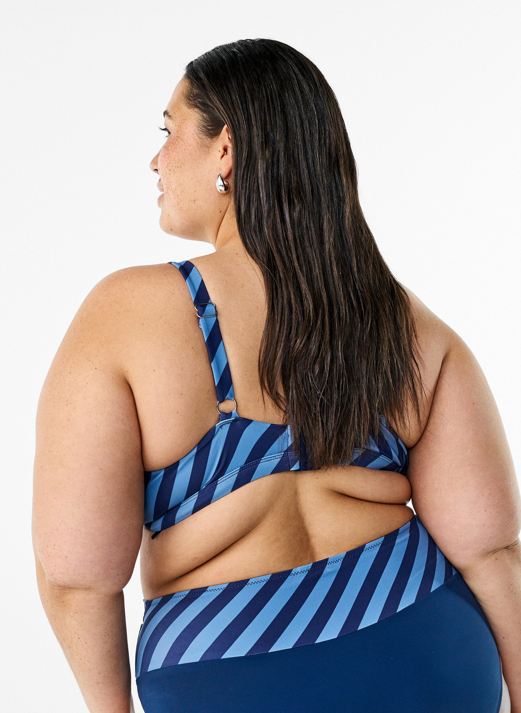 Zizzi Triangelbikinitopp med r&auml;nder och omlottdetalj, Bl&aring;, Model image number 2