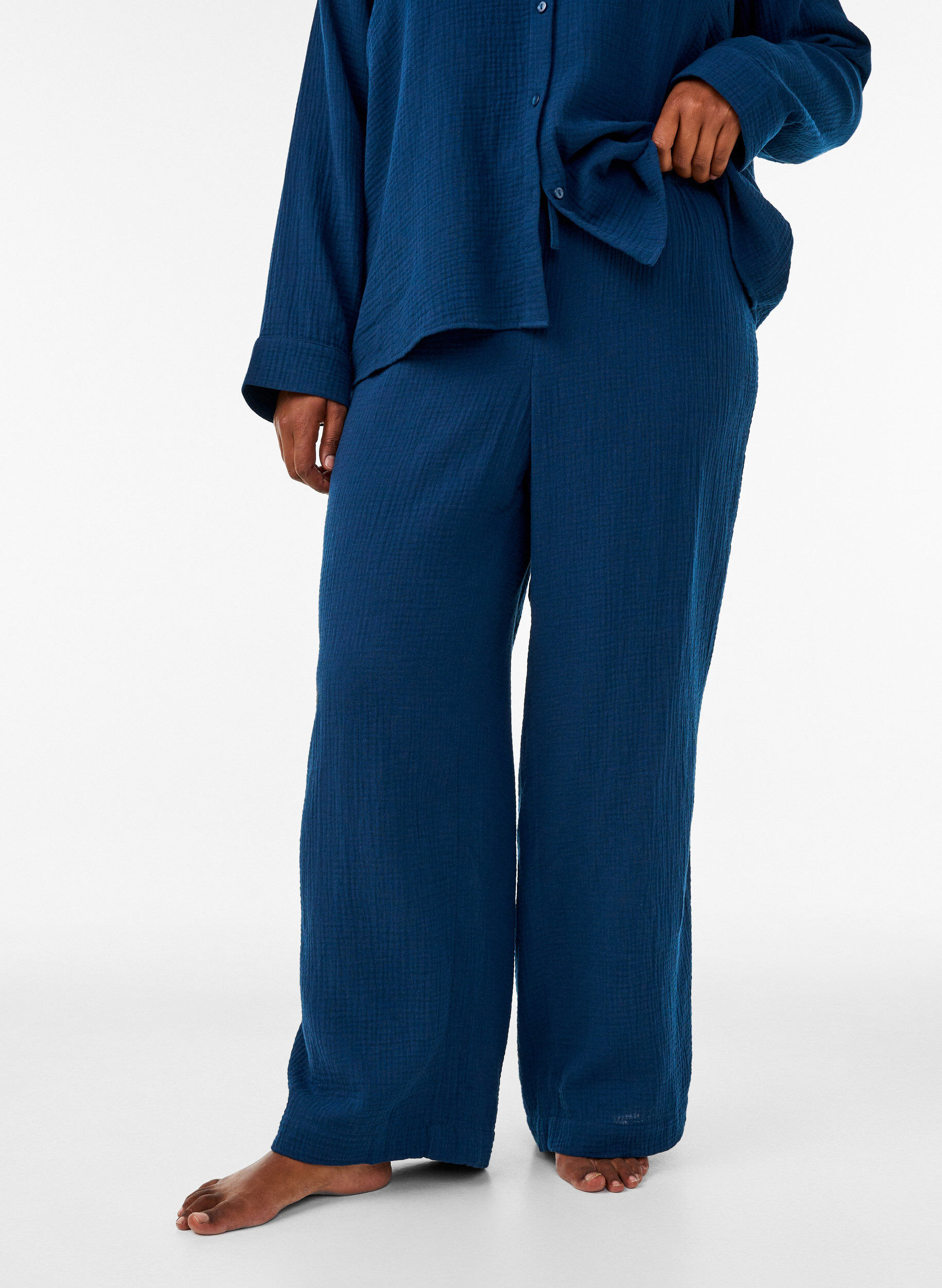 ZizziL&ouml;sa pyjamasbyxor i bomullsmuslin, Bl&aring;, Model image number 2