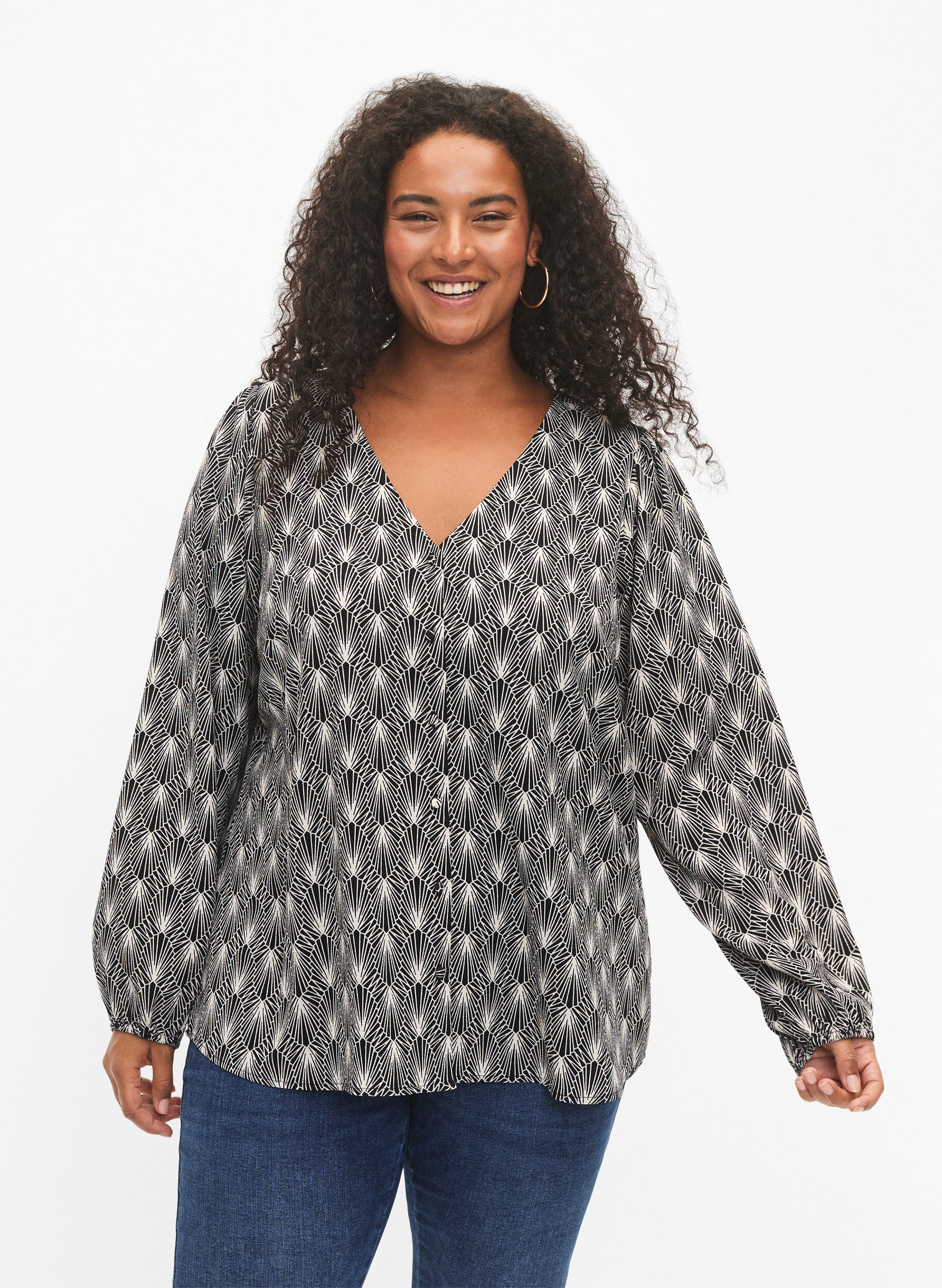 Zizzi Skjortblus med V-ringning och tryck, Birch Graphic AOP, Model image number 0