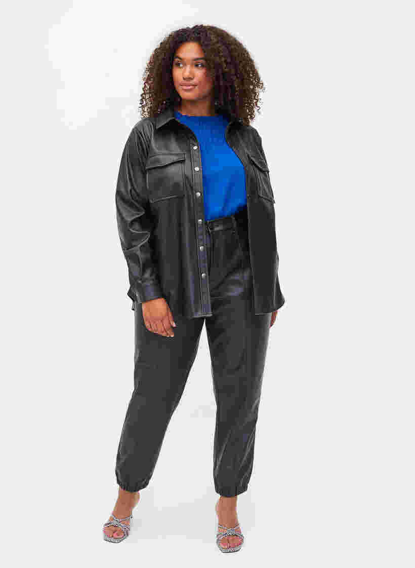 Skjorta i läderimitation, Black, Model image number 1