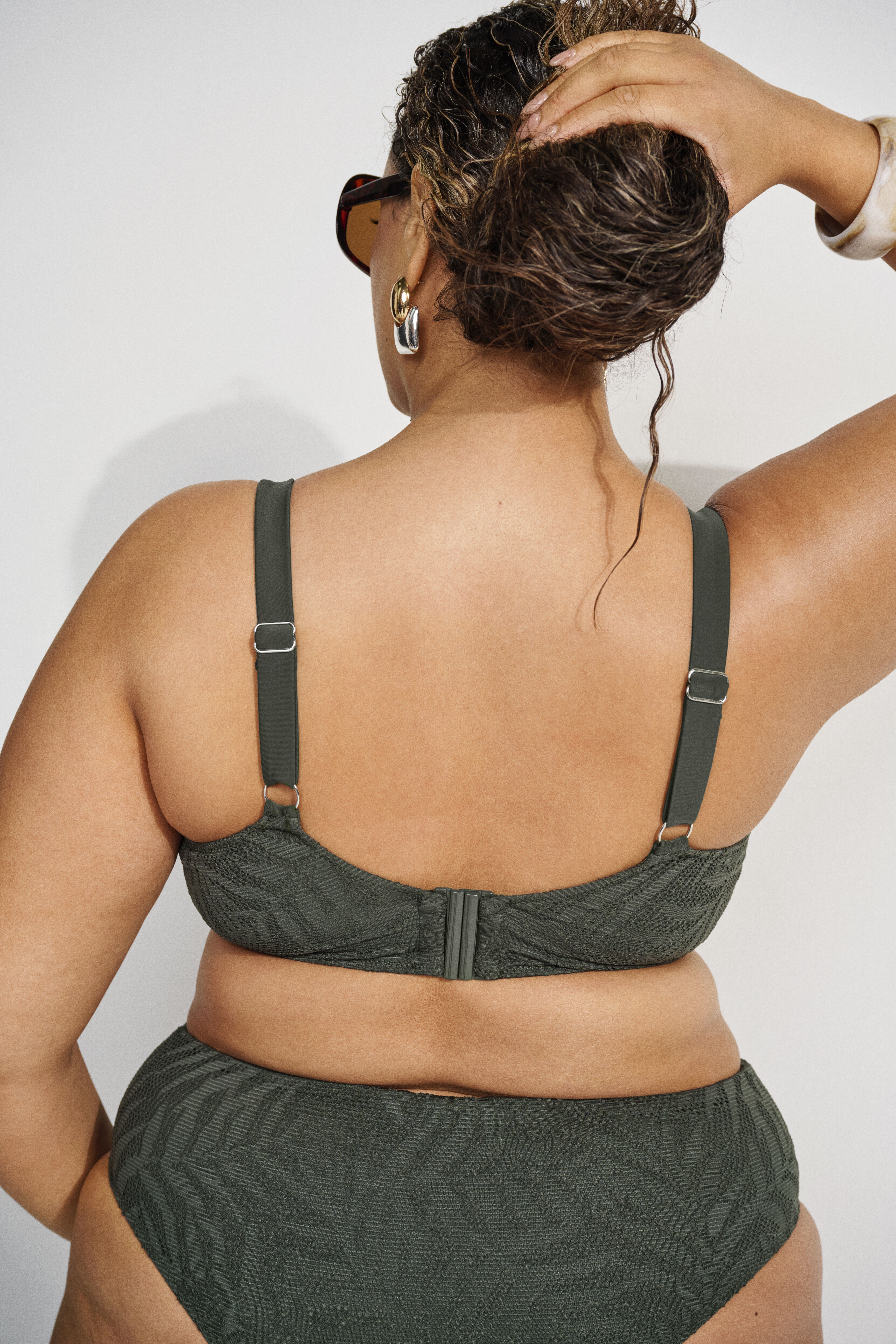 Zizzi Bikini med strukturerat n&auml;t, , Model