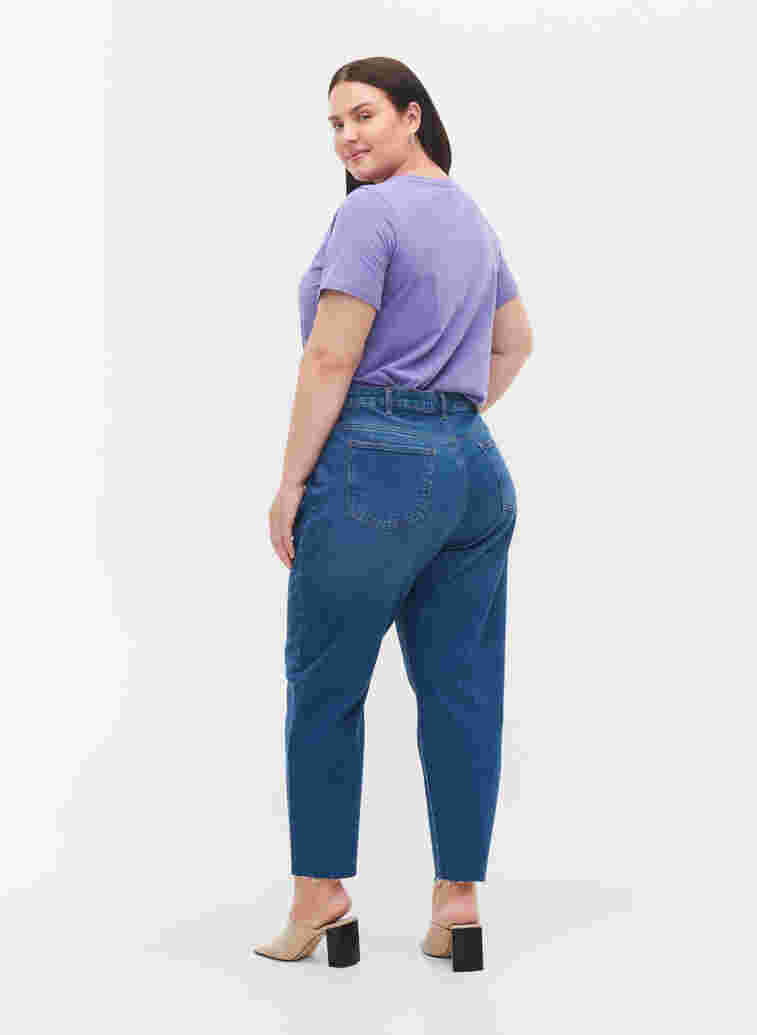 Croppade Millie mom fit jeans, Blue Denim 5, Model