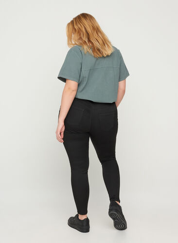 Amy jeans med stay back-funktion och hög midja, Black, Model image number 1