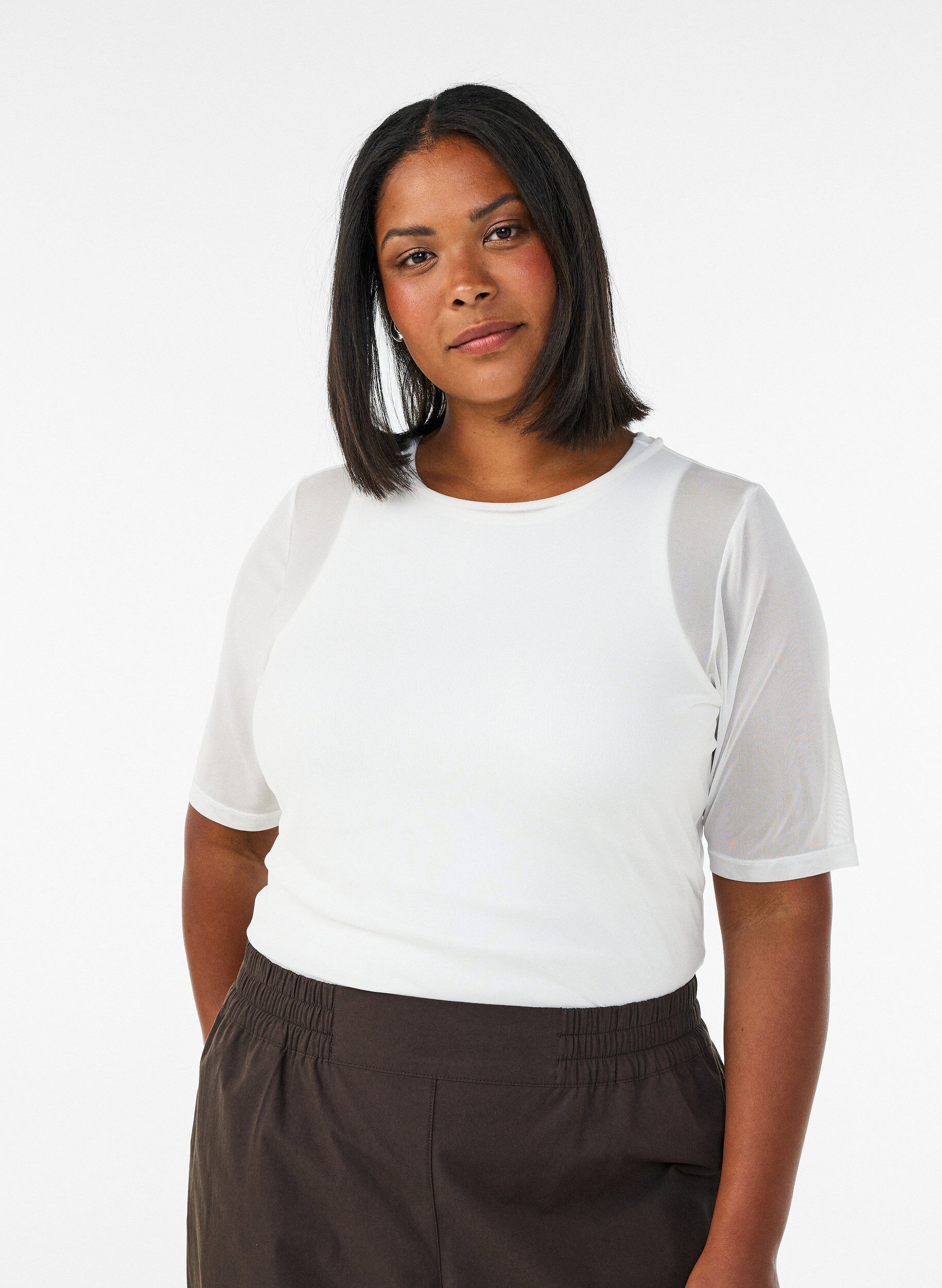 Topp i mesh med korta &auml;rmar och rund hals, Vanilla, Model
