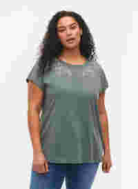 T-shirt i bomull med tryck, Balsam Green Leaf, Model