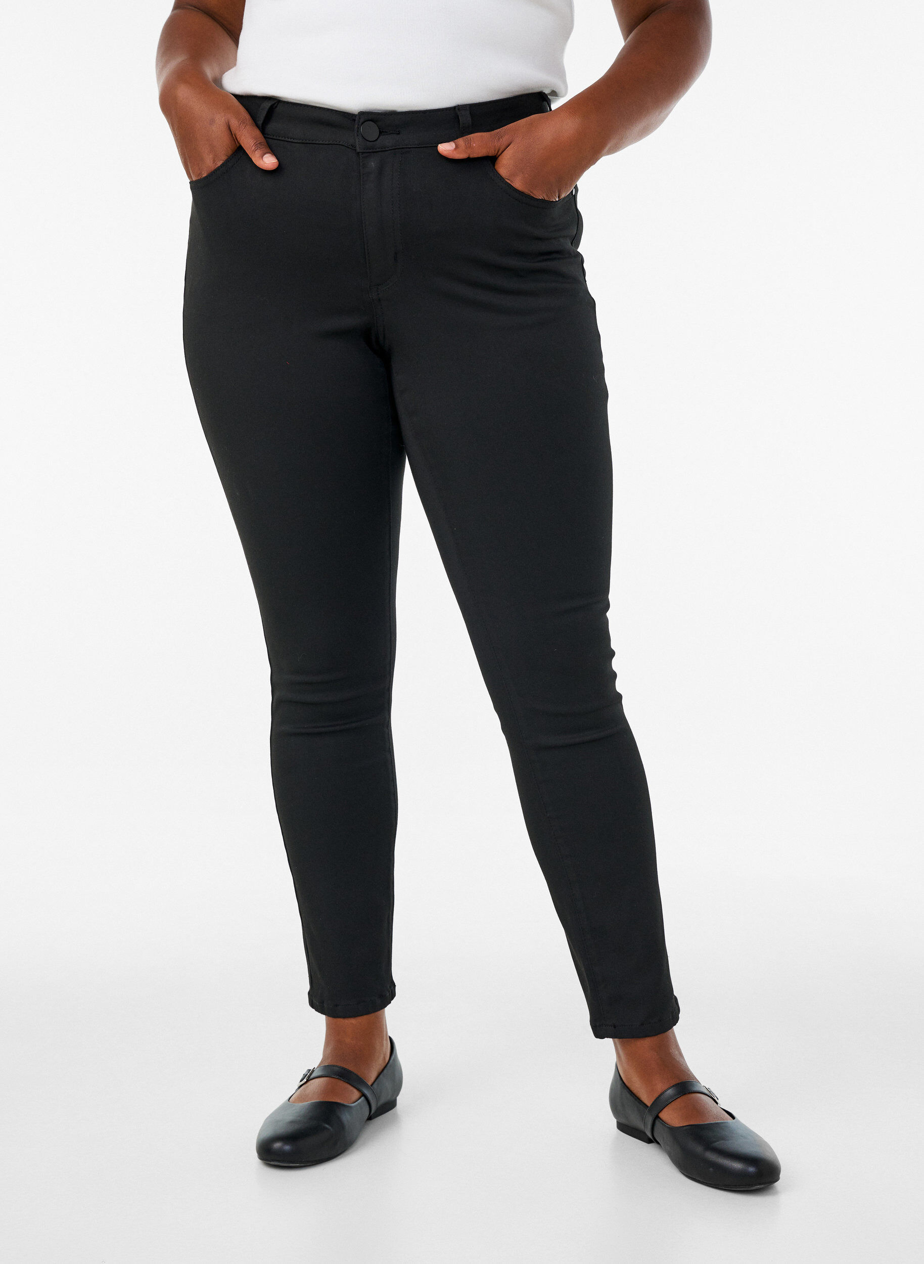 ZizziEmily Stay Black jeans med normal midja, Svart, Model image number 2
