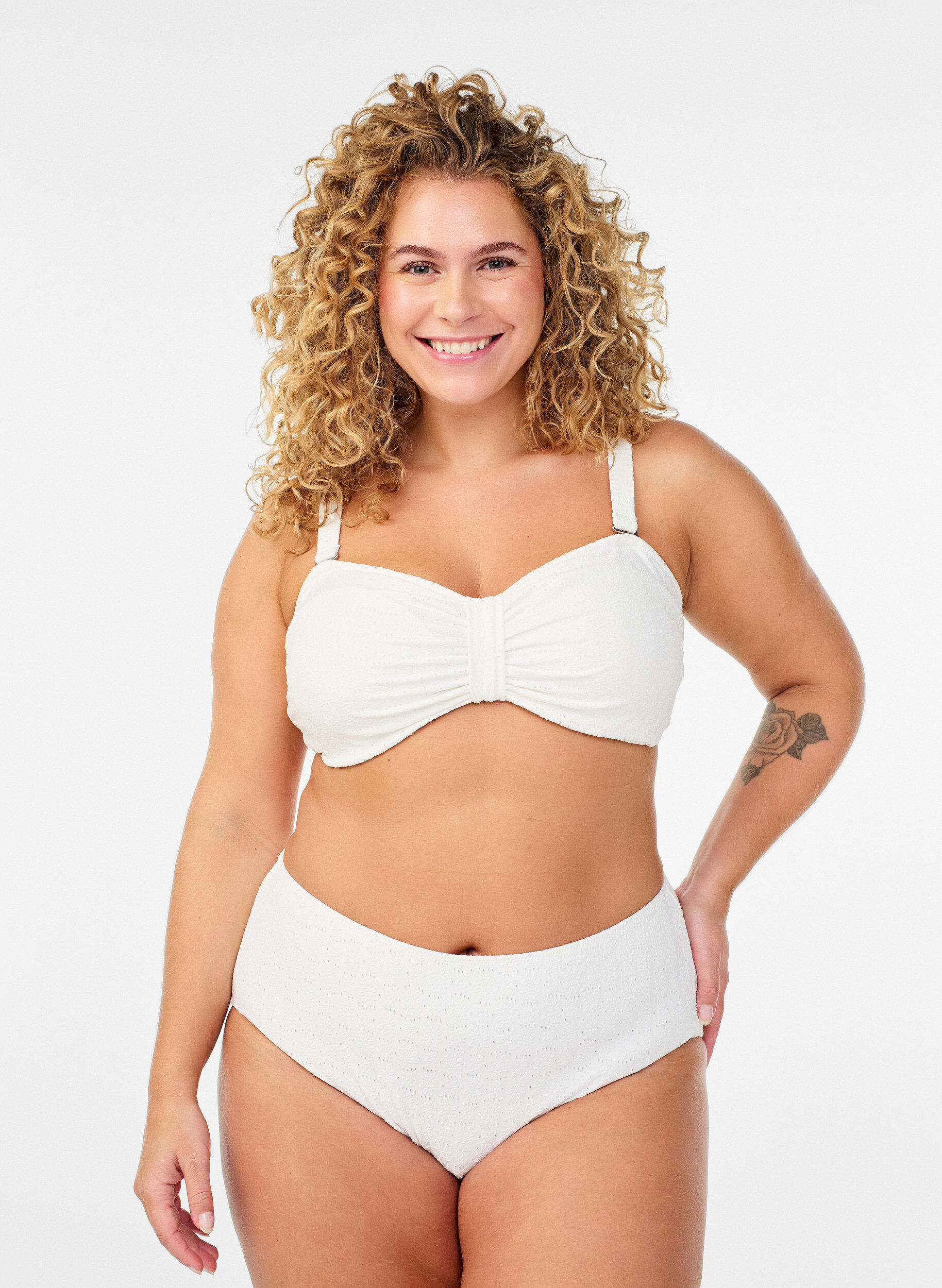 Zizzi Bikinitrosa med strukturm&ouml;nster och normal midja, Vit, Model image number 0