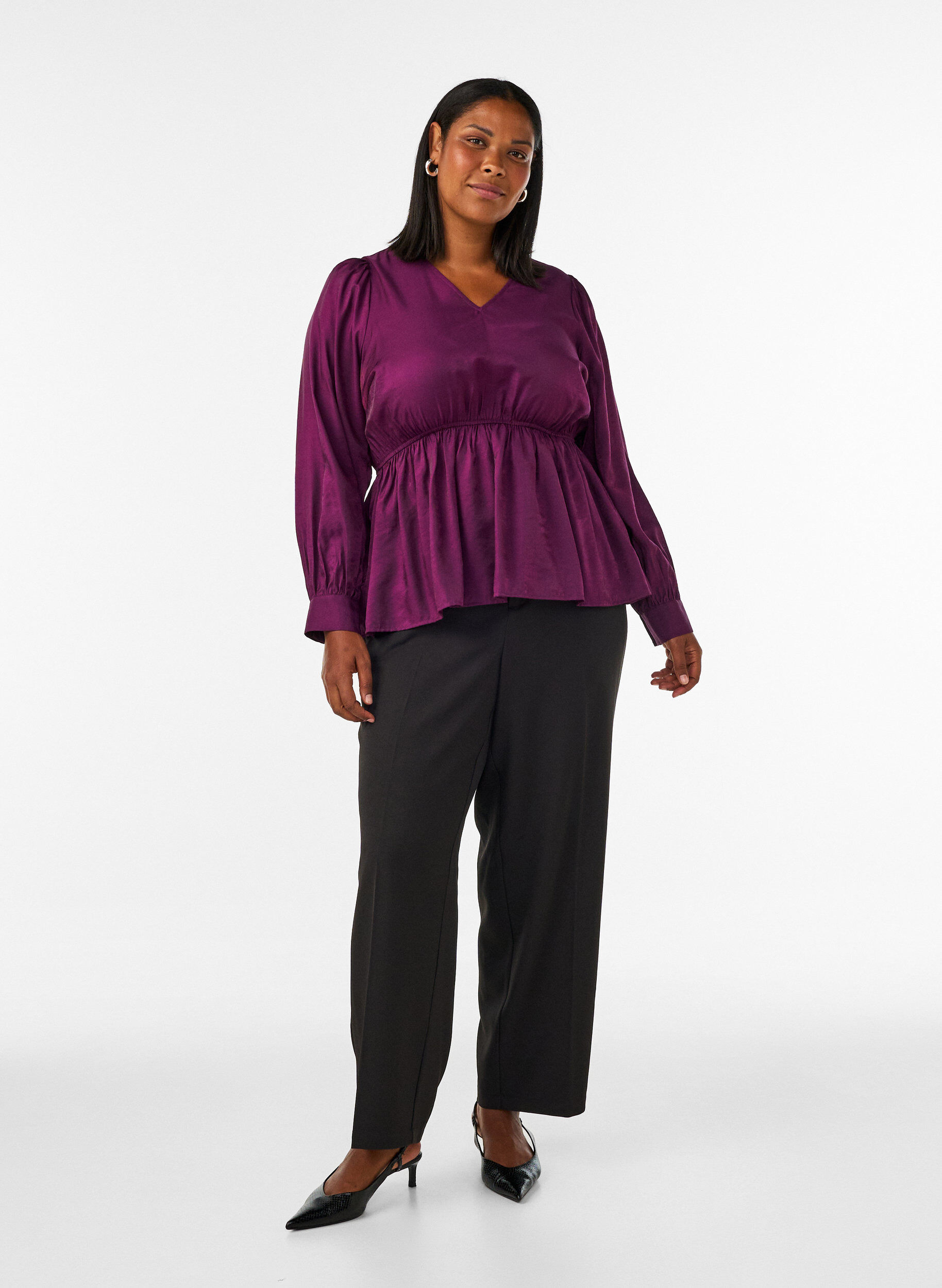 ZizziGlansig blus i viskos med peplumeffekt, Lila, Model image number 1