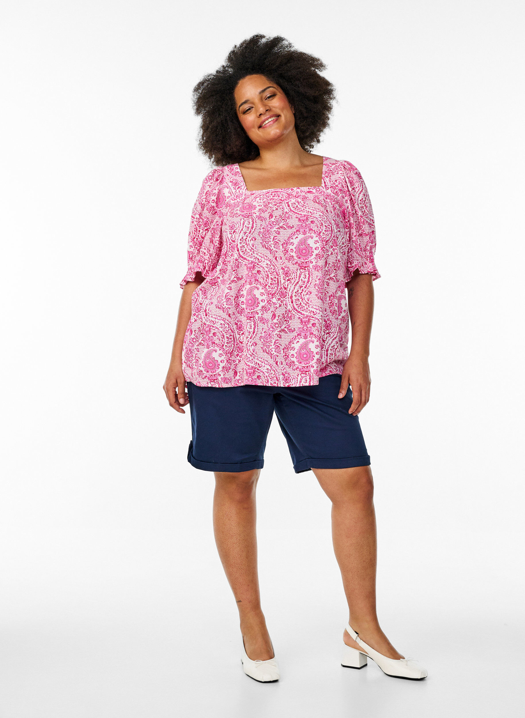 ZizziBlus i viskos med paisleym&ouml;nster och fyrkantig halsringning, Rosa, Model image number 1