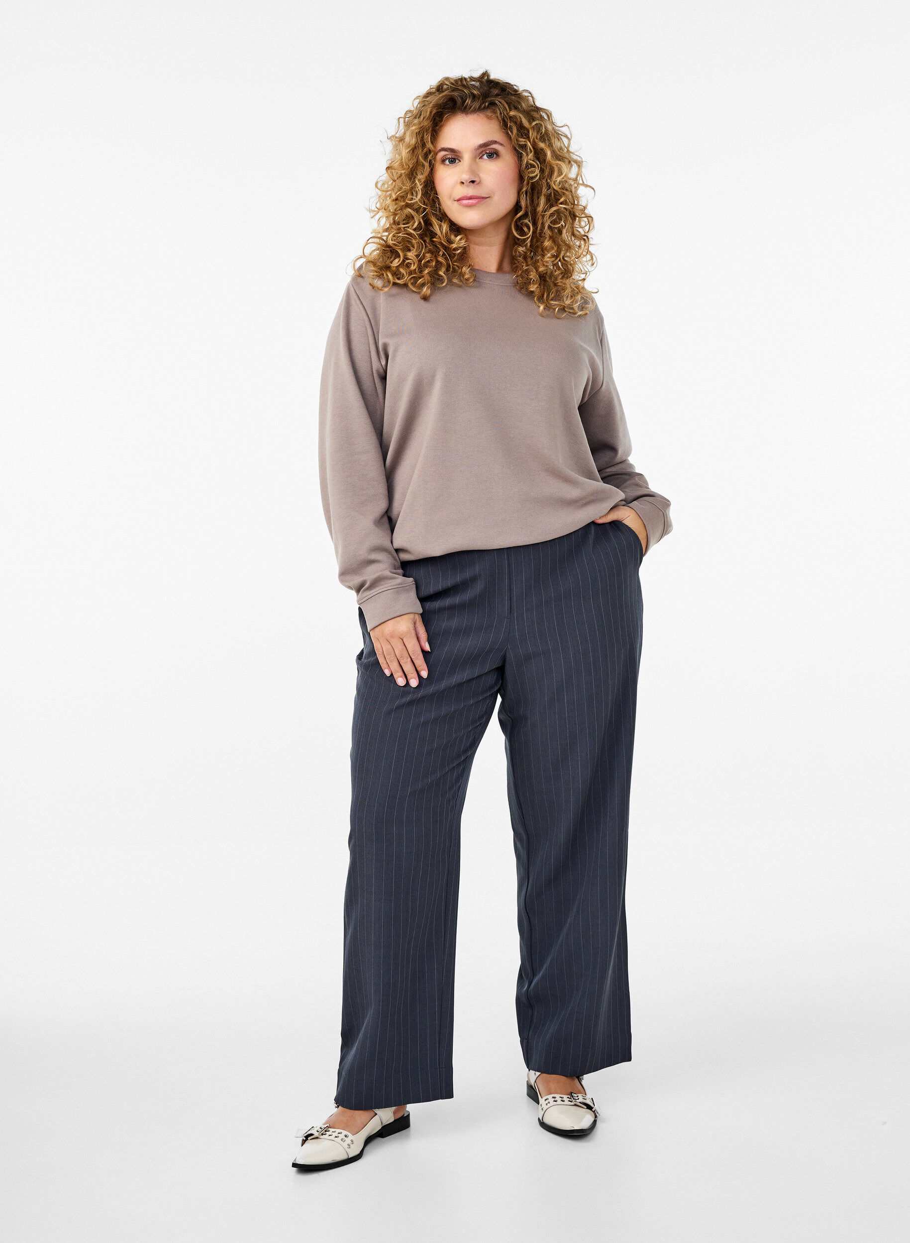 Zizzi FLASH - Sweatshirt med rund halsringning, Beige, Model image number 1