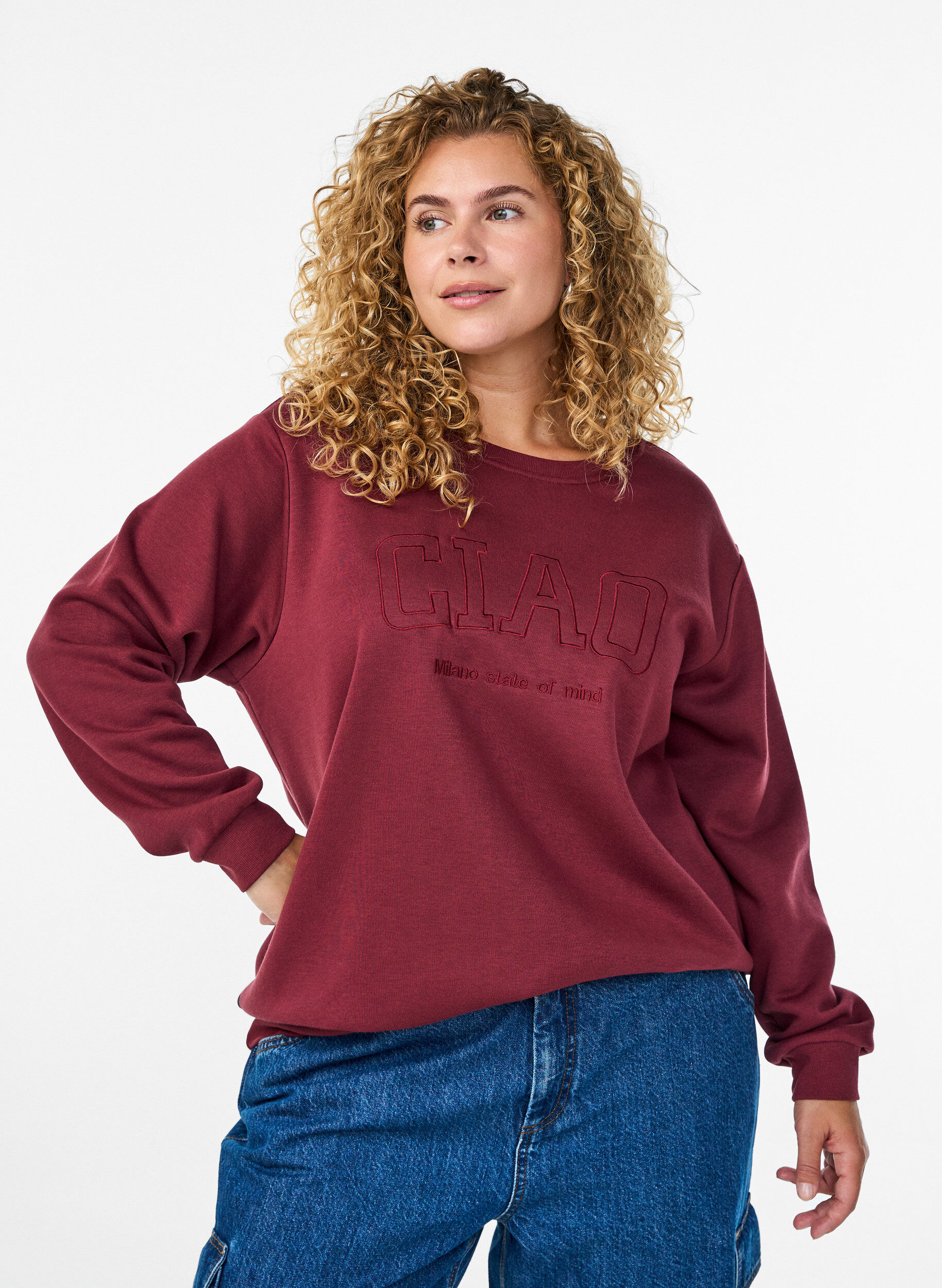 Zizzi Sweatshirt med broderat Milan-motiv, M&ouml;rk Bordeaux, Model image number 0