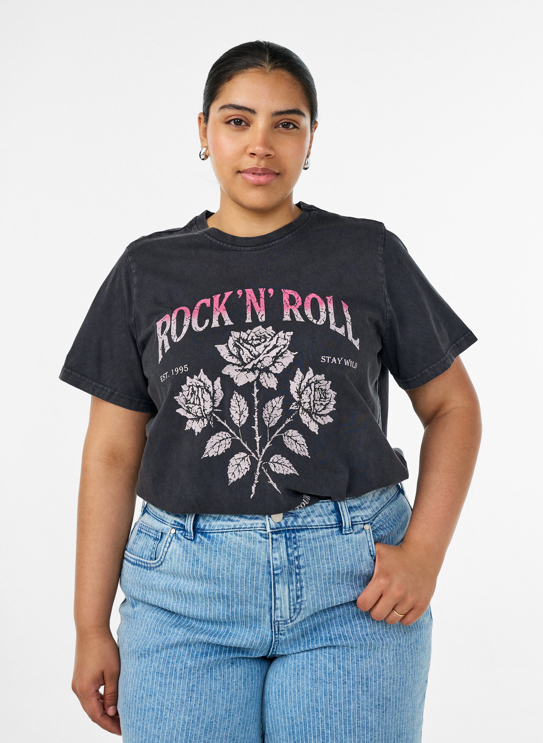 T-shirt i ekologisk bomull med rocktryck, Svart, Model