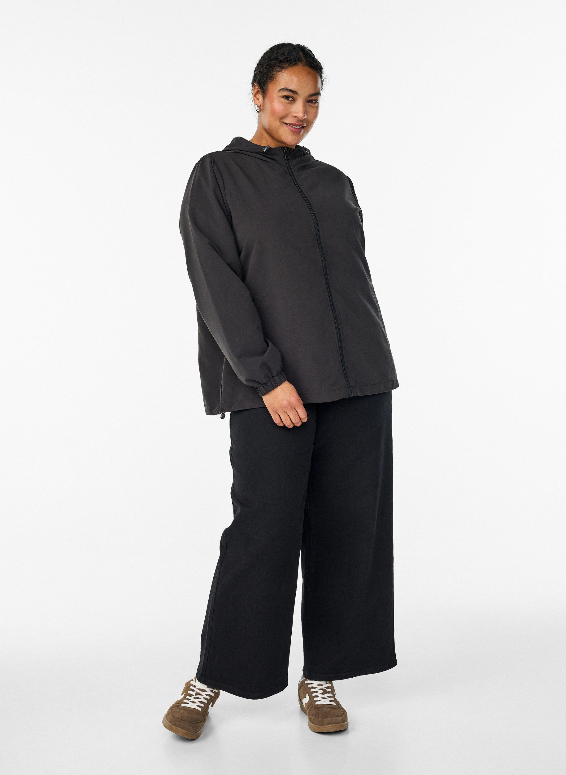 Zizzi L&auml;tt jacka med huva och dragkedja, Svart, Model image number 1