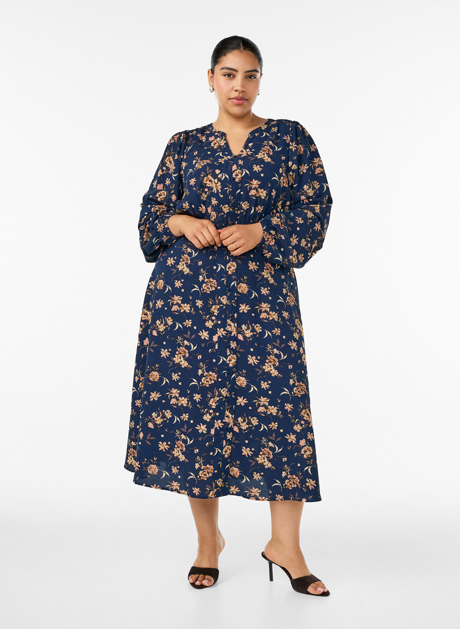 ZizziMidikl&auml;nning med smock och dekorativa knappar, Bl&aring;, Model image number 0