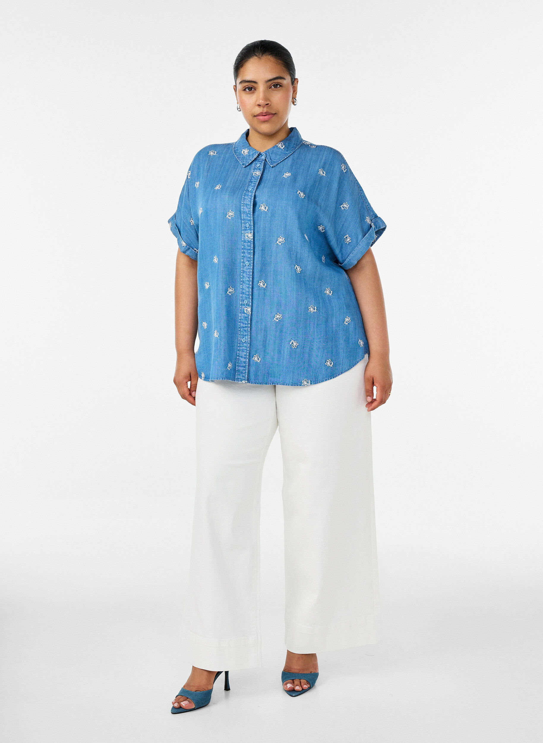 ZizziSkjorta i lyocell med denimlook och blombroderi, Bl&aring;, Model image number 1