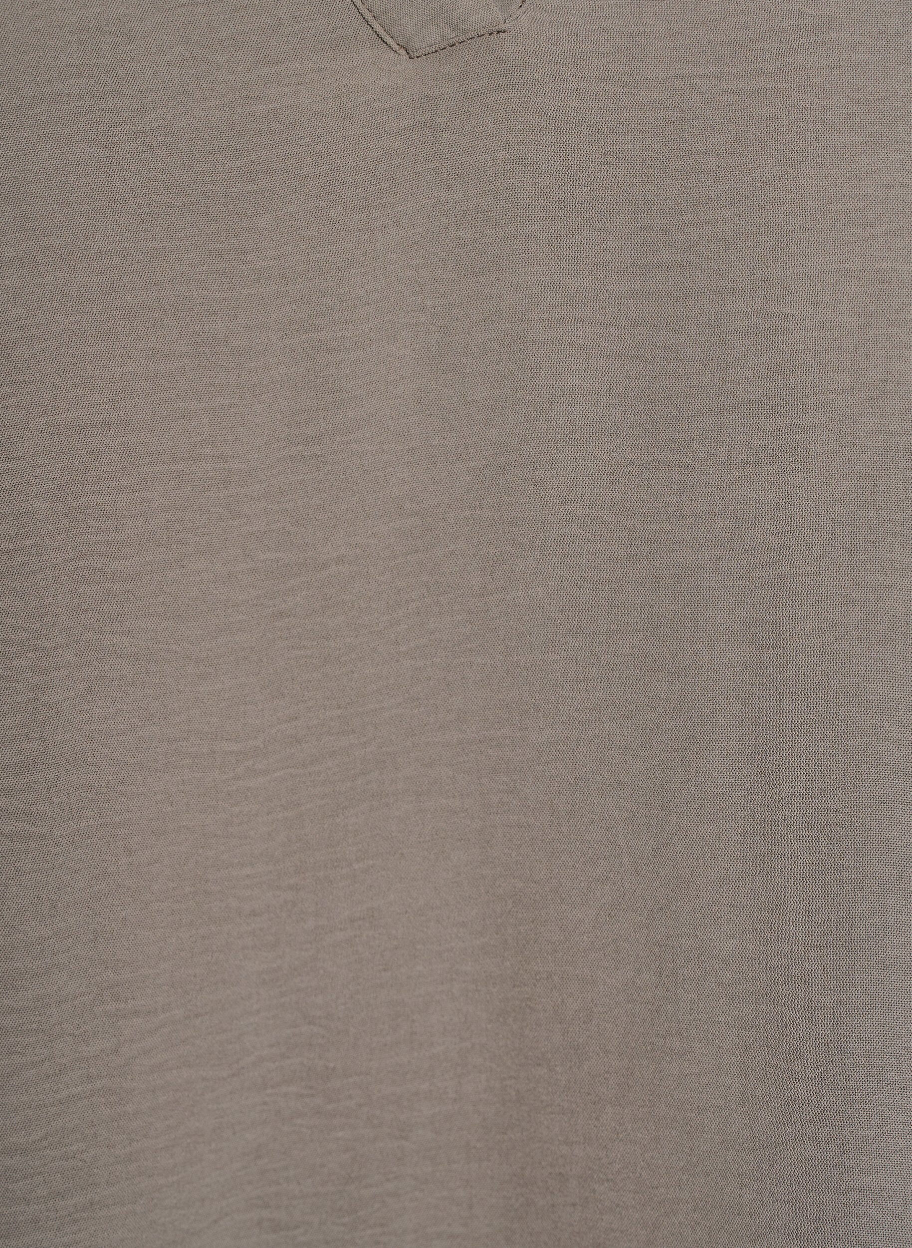ZizziBlus med smockade manschetter och v-ringning, Beige, Packshot image number 2