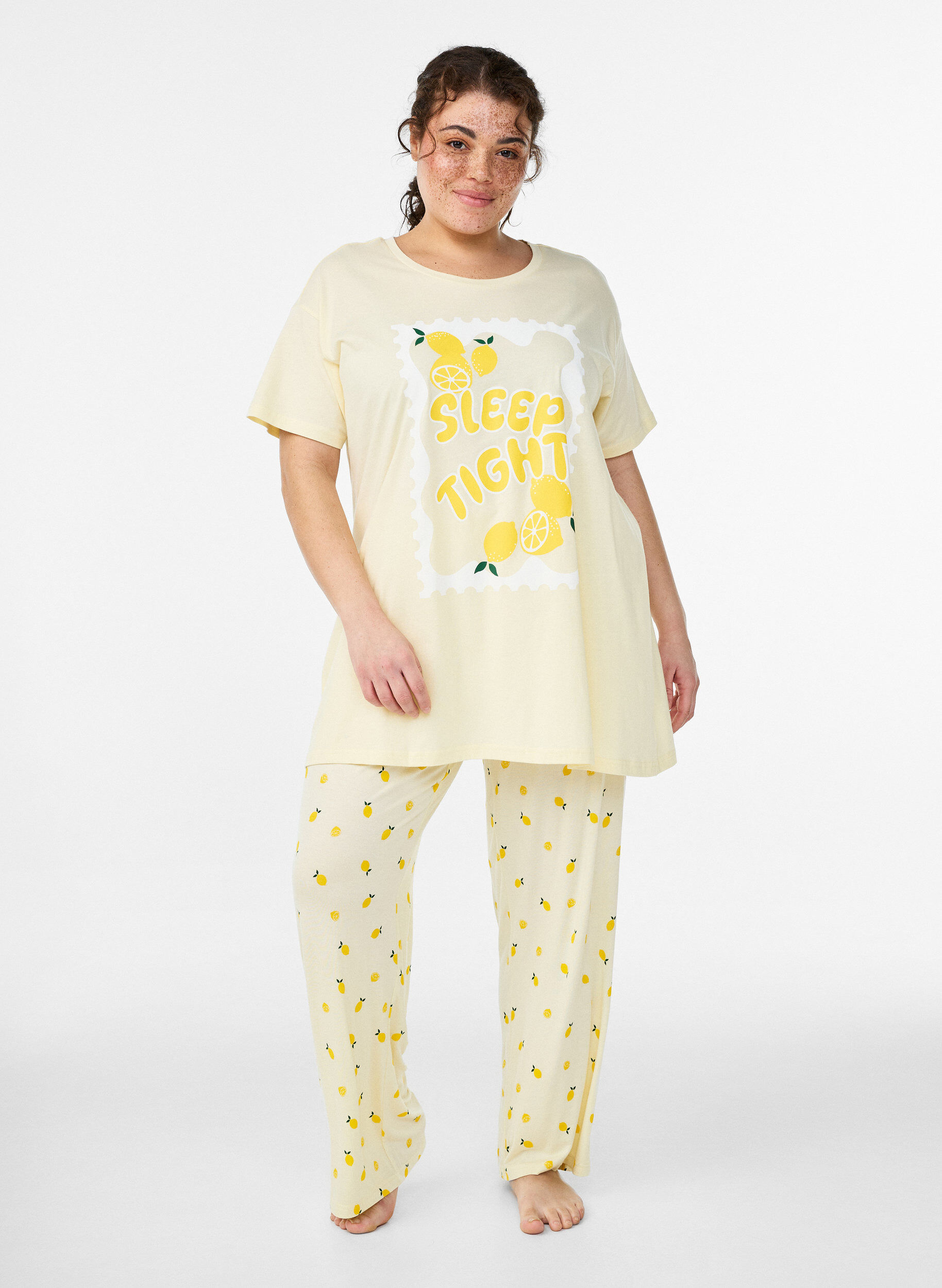 Pyjamasbyxor i mjuk jersey med h&ouml;g midja och fruktm&ouml;nster, Gul, Model