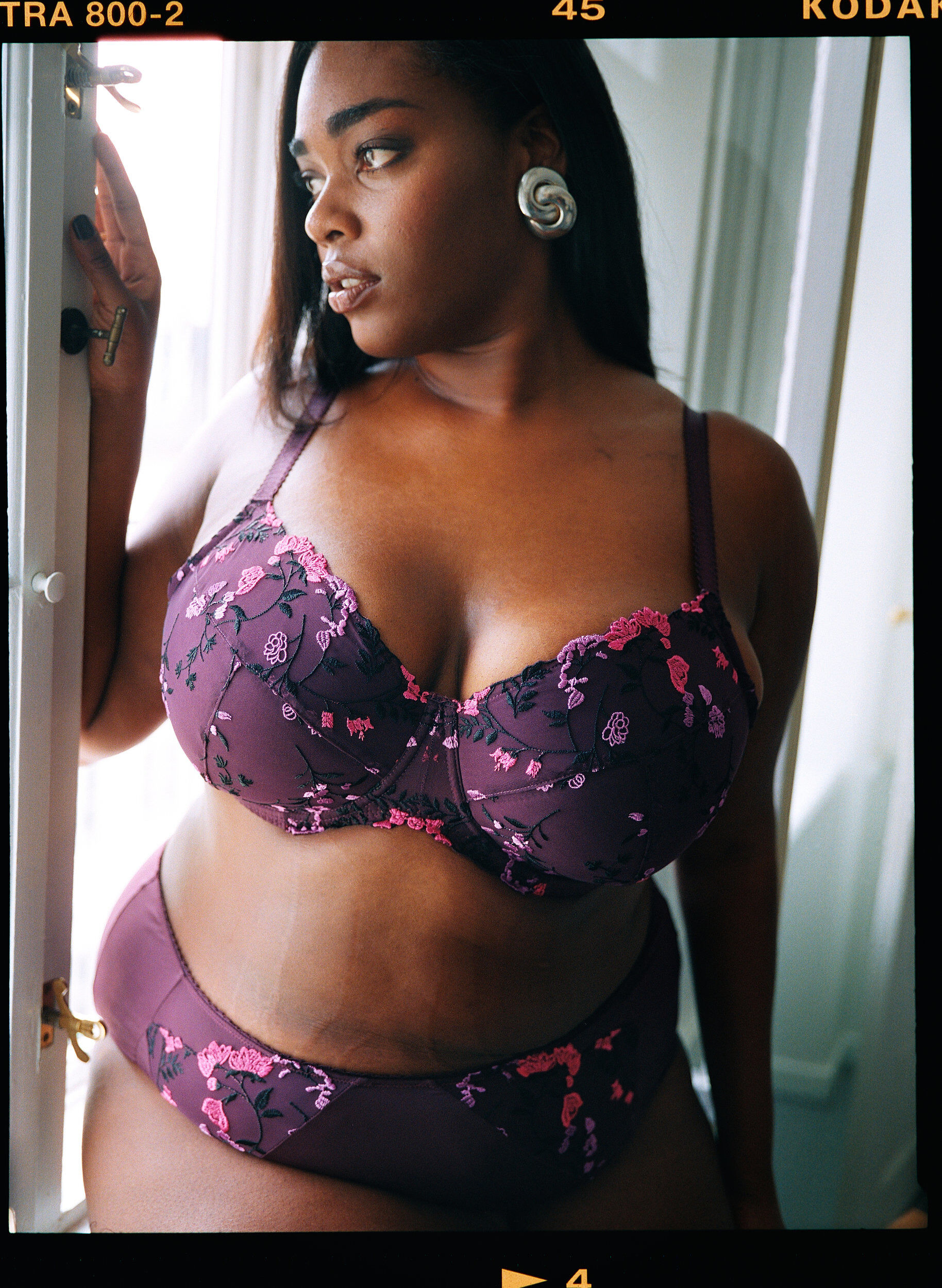 Zizzi Vadderad BH med blombroderi, Lila, Image image number 0