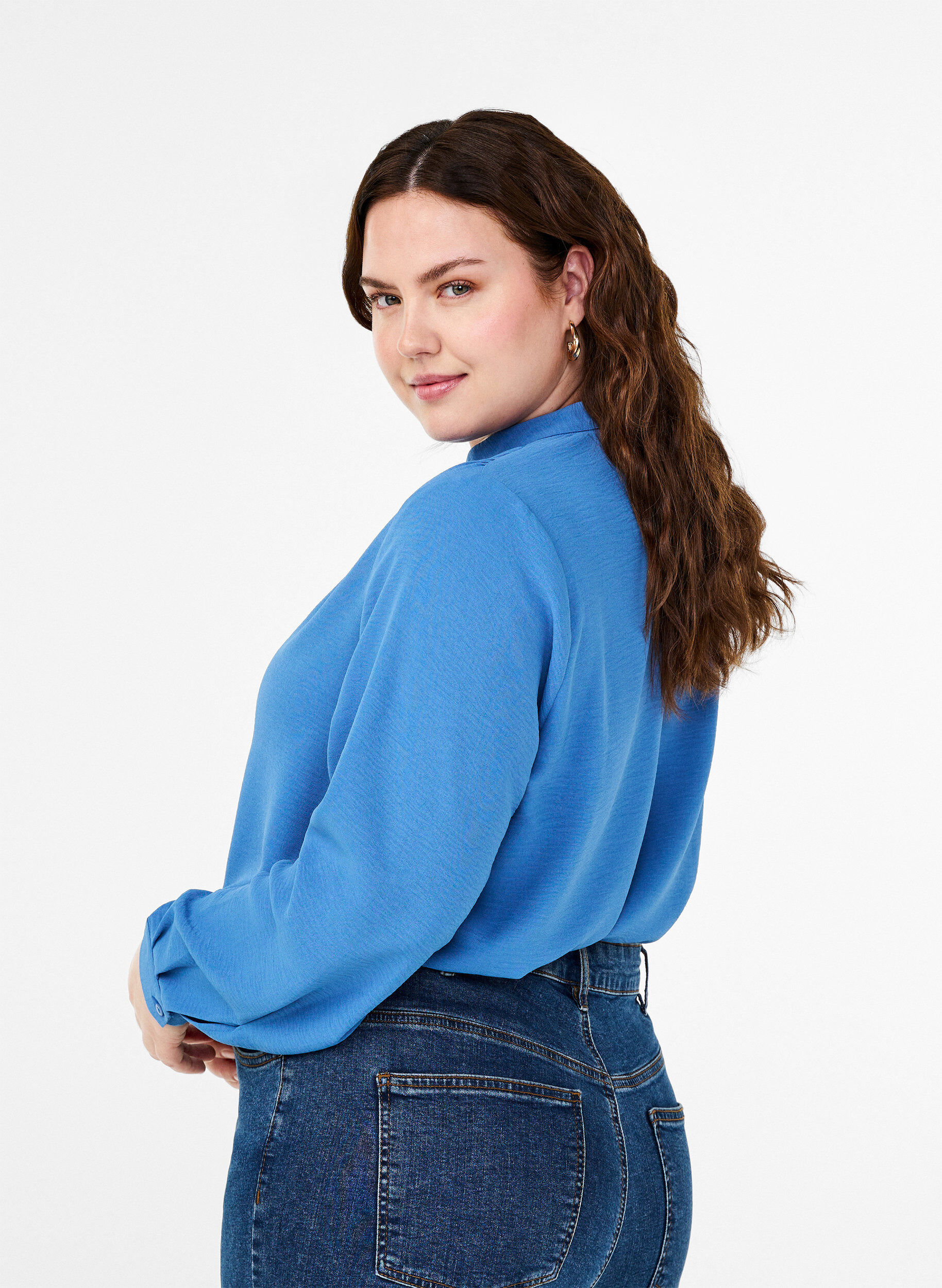 Zizzi L&aring;ng&auml;rmad skjortblus med V-ringning, Riverside, Model image number 1