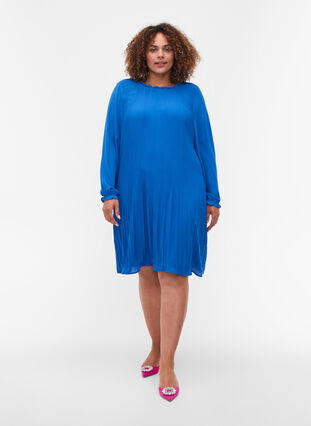Långärmad plisserad klänning med volang, Dazzling Blue, Model image number 2