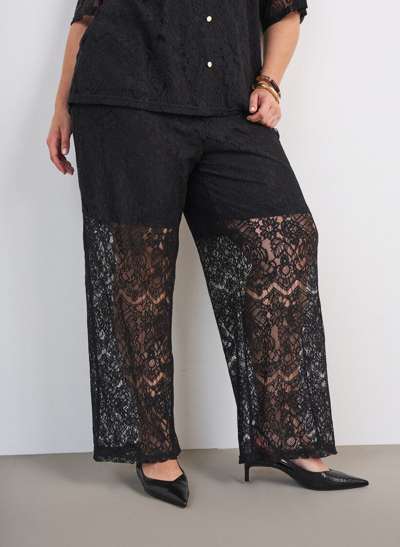 Blus i spets med dekorativa knappar, Svart, Model image number 3
