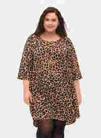 Mönstrad klänning med 3/4-ärmar, Leopard, Model