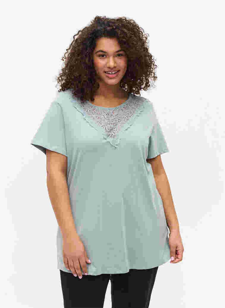 Kortärmad t-shirt med spetsdetaljer, Silver Blue, Model