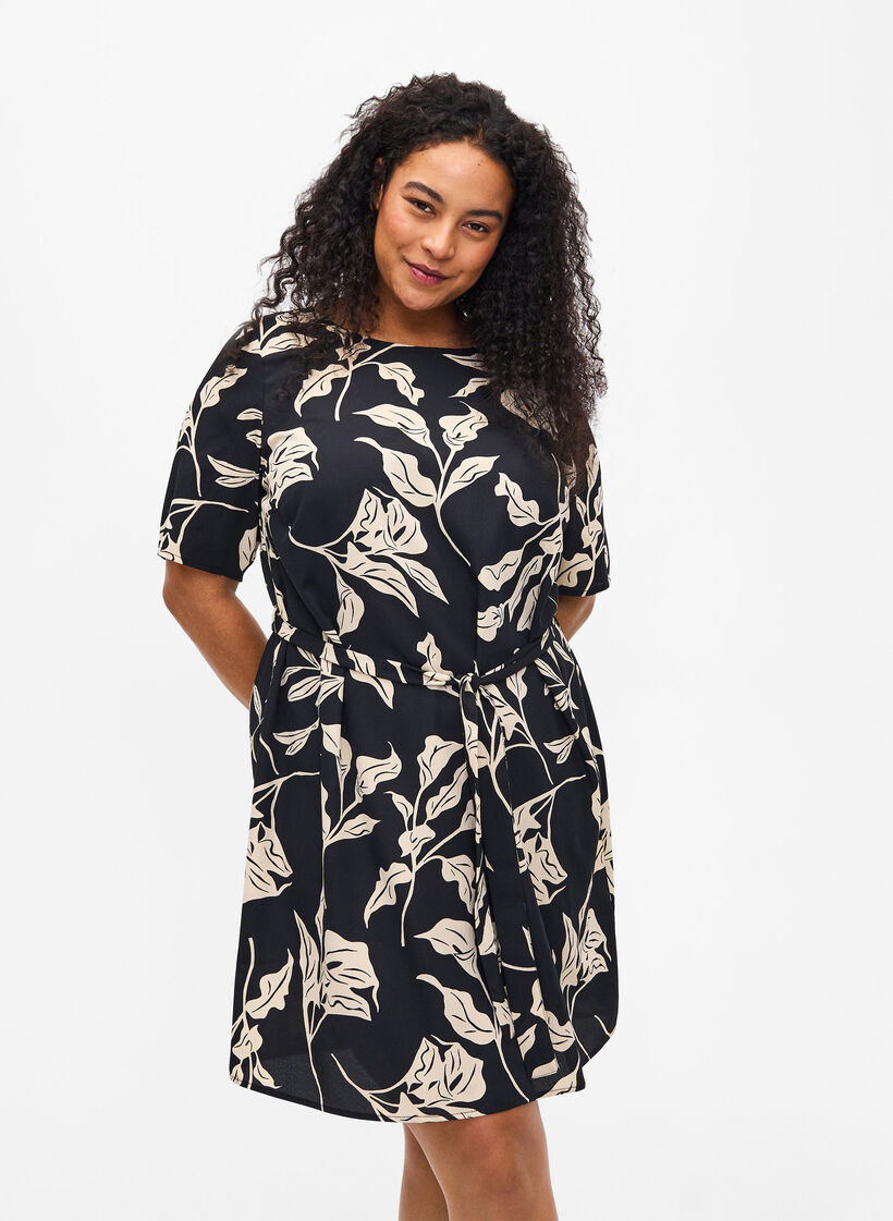 FLASH - Kortärmad klänning med skärp, Black Off White Fl., Model image number 0