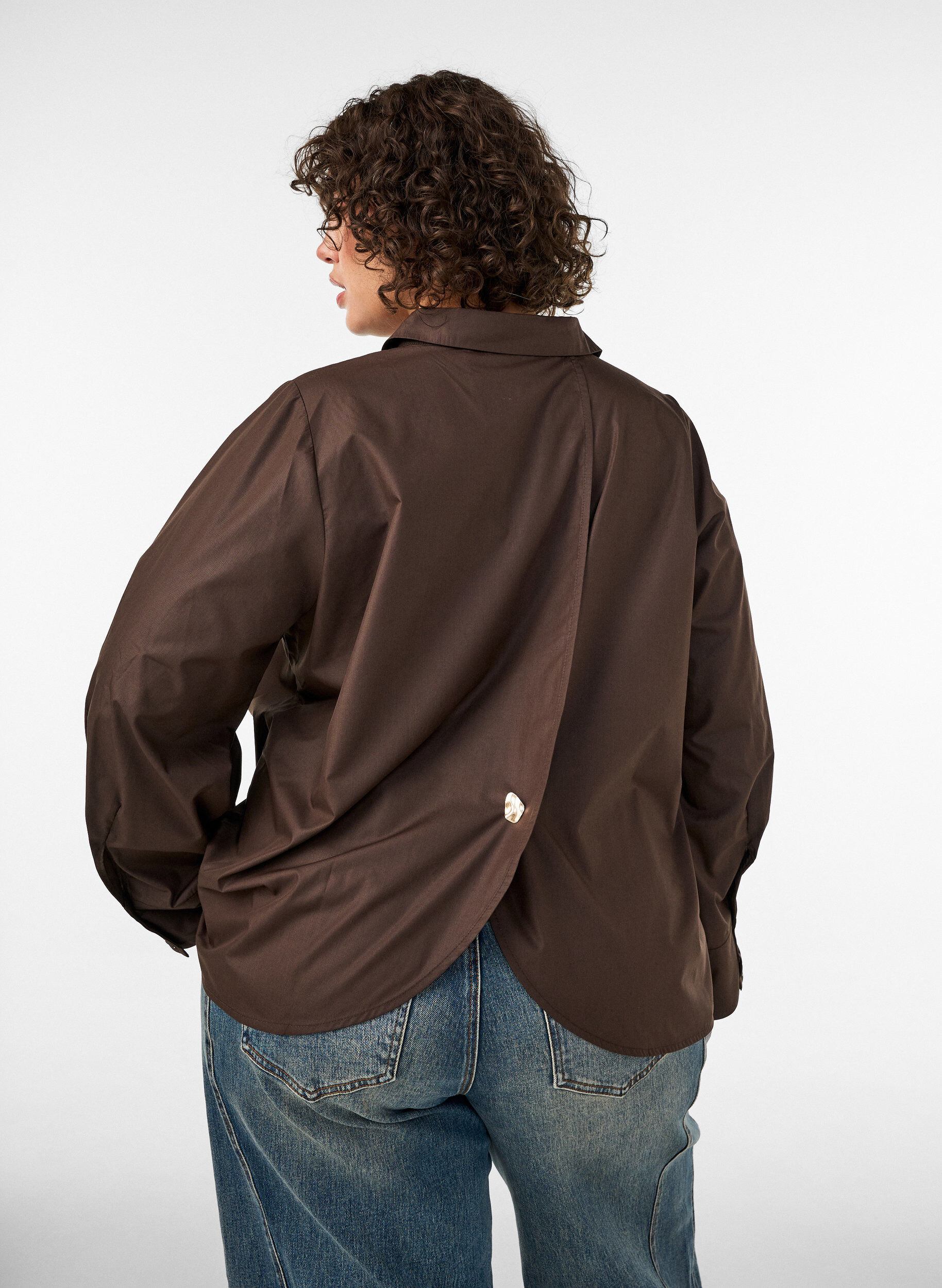ZizziSkjorta med dekorativ ryggdetalj, Brun, Model image number 2
