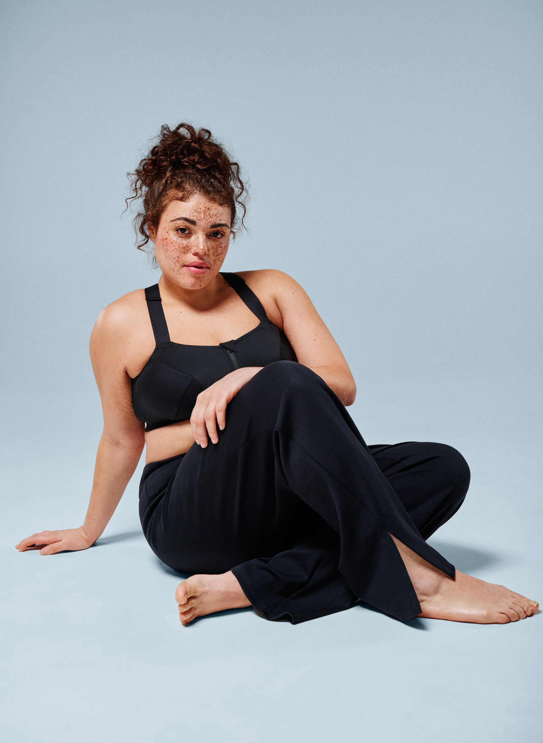 Zizzi Utsv&auml;ngda byxor i jersey med slits och h&ouml;g midja, Svart, Image image number 0