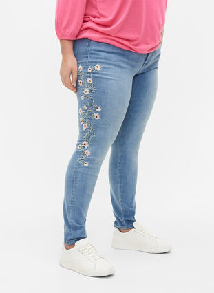 Extra slim Sanna jeans med broderidetaljer, Light blue, Model image number 2