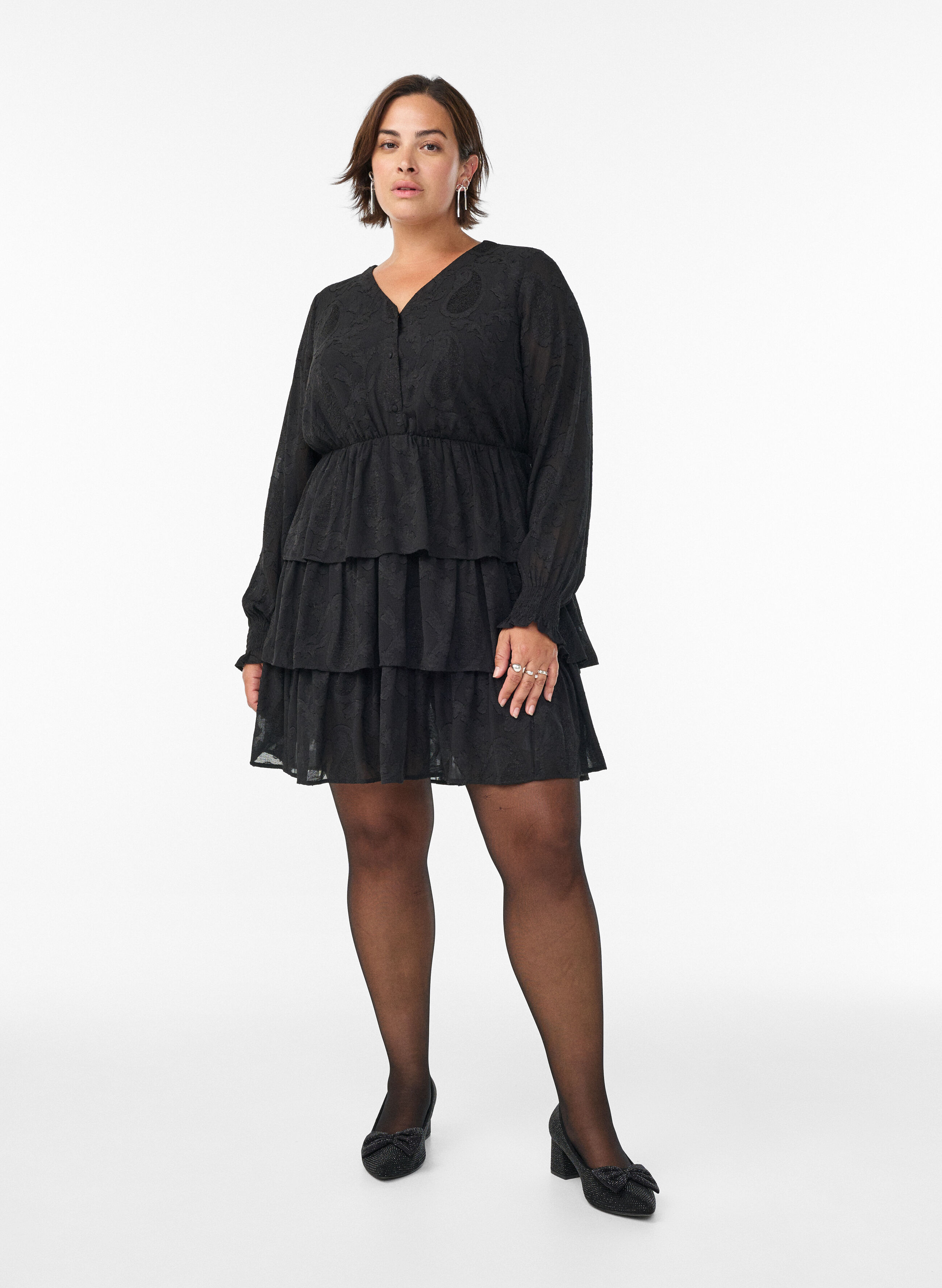 Zizzi Kl&auml;nning med volanger, , Model