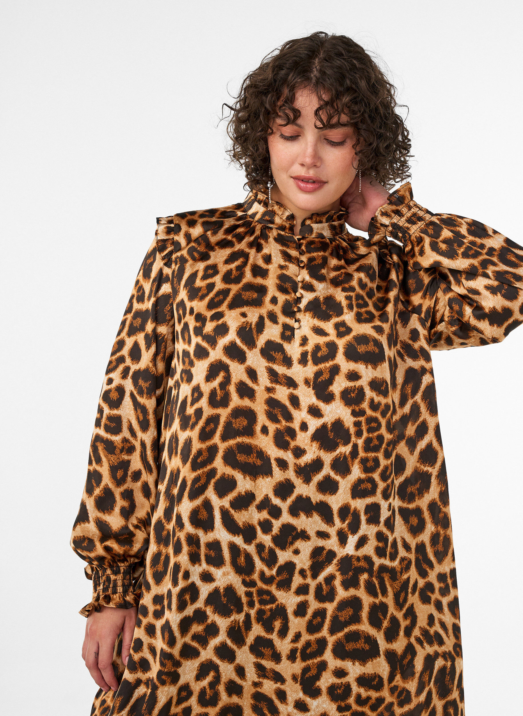 ZizziKl&auml;nning med leopardm&ouml;nster och volangdetaljer, Brun, Model image number 2