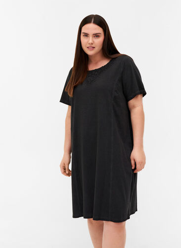 Klänning med spetsdetaljer och korta ärmar, Black Washed , Model image number 0