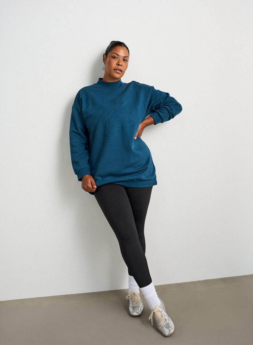 L&aring;ng sweatshirt med h&ouml;g krage och broderad text, Bl&aring;, Model image number 1