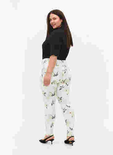 Högmidjade Amy jeans med blommönster, White Flower AOP L78, Model image number 1