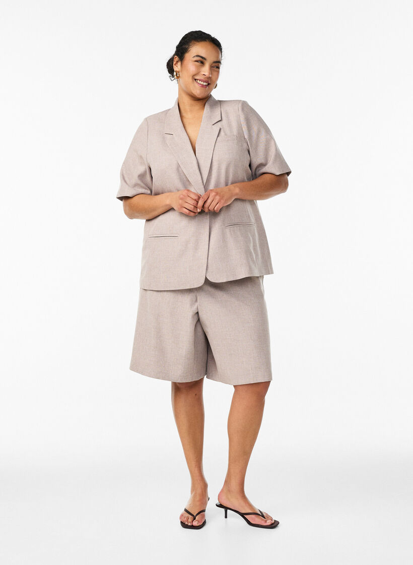 L&ouml;sa Bermudashorts med h&ouml;g midja, Brun, Model