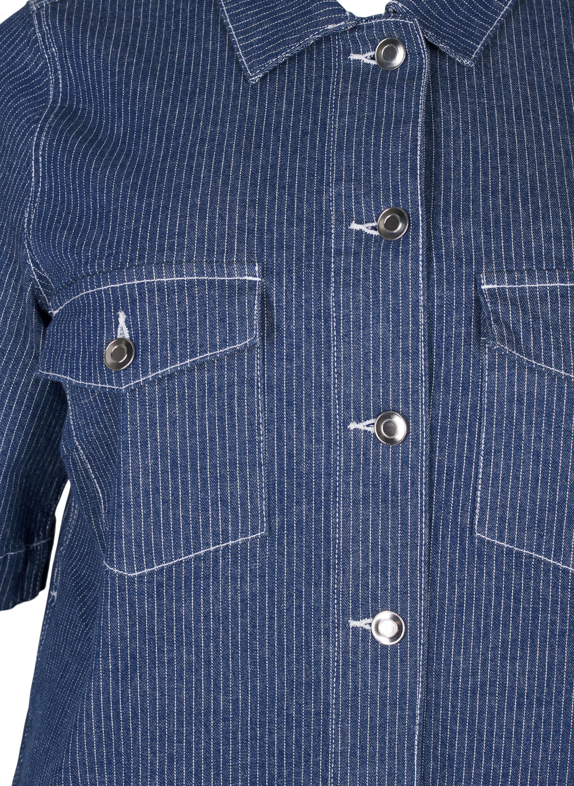 Zizzi Kritstrecksrandig denimkl&auml;nning med br&ouml;stfickor, Blue Denim Stripe, Packshot image number 2
