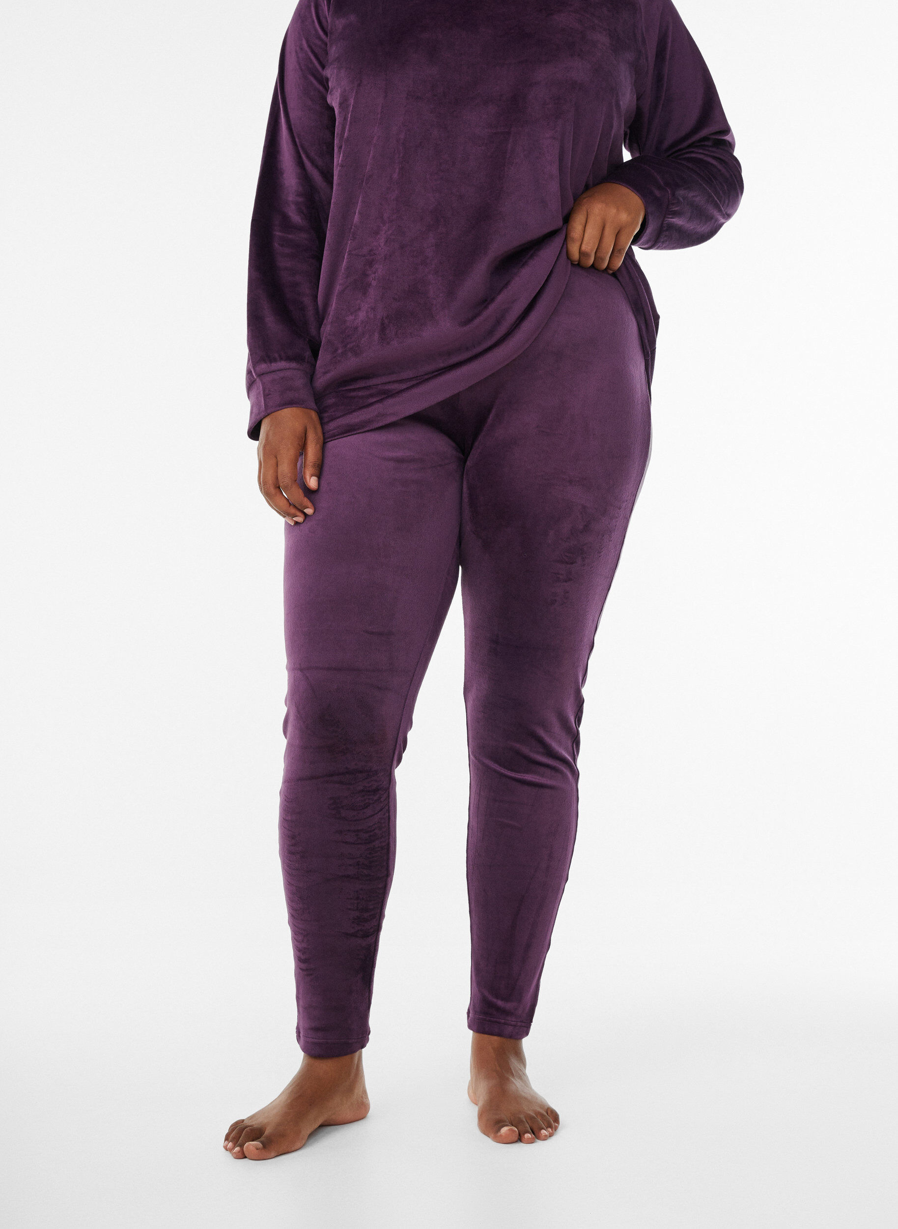 Zizzi Figurn&auml;ra leggings i velour, Lila, Model image number 2