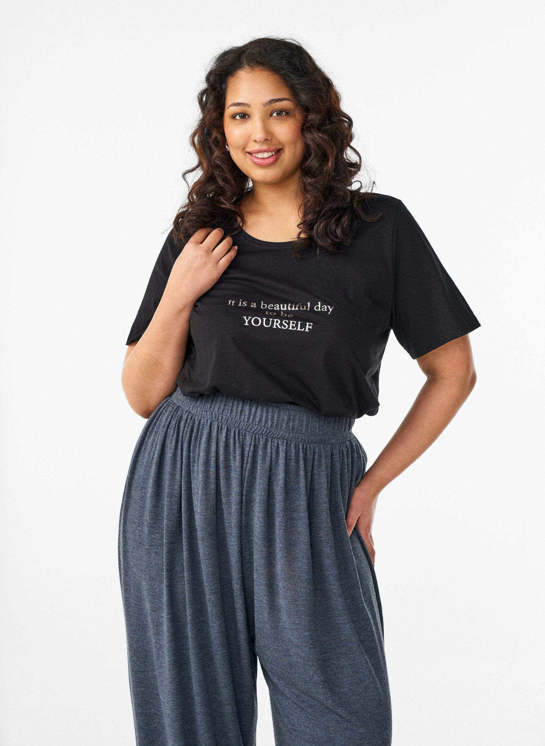 T-shirt med tryck, Svart, Model