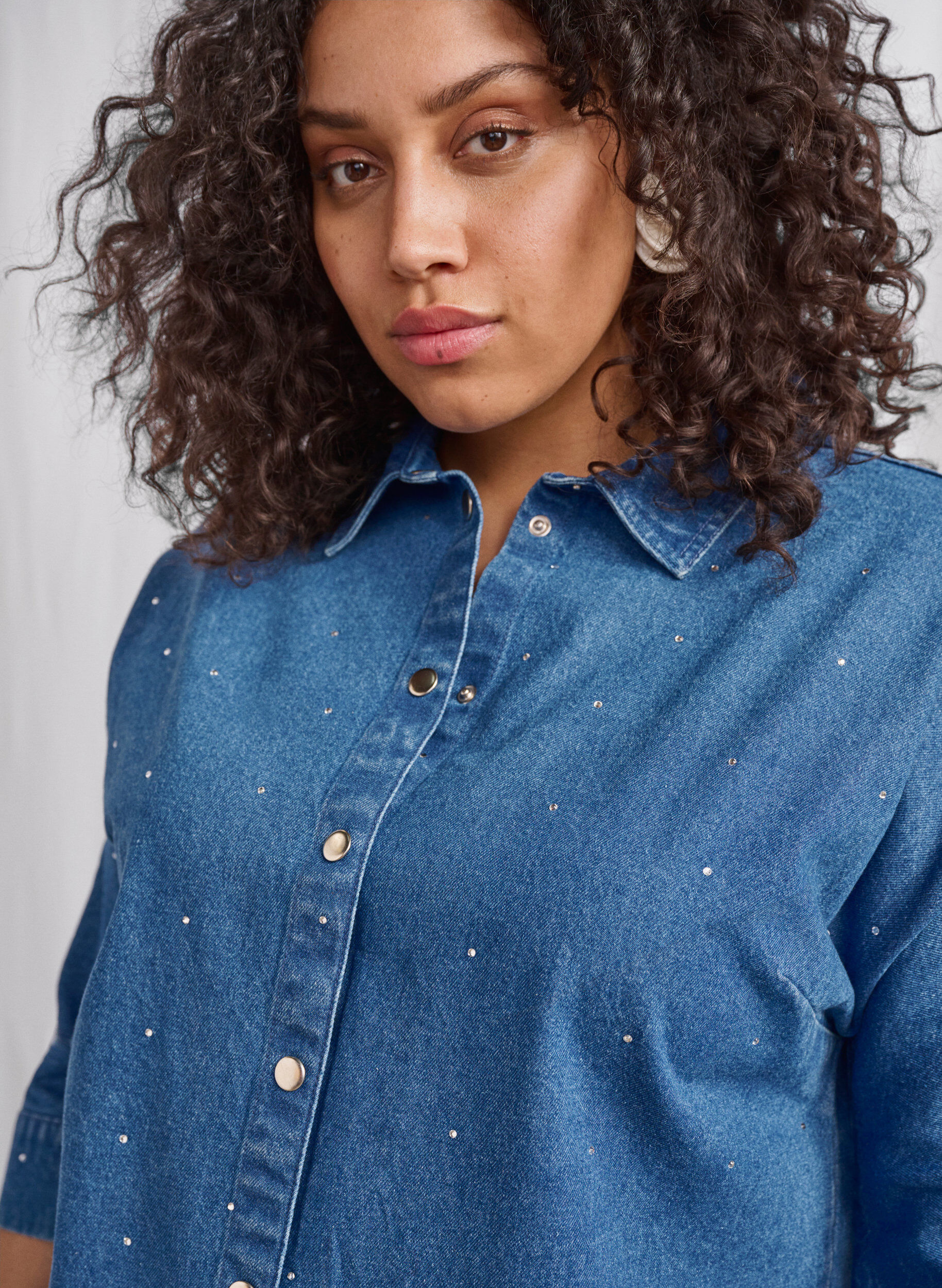 Zizzi Denimskjorta med strass och trekvarts&auml;rmar, Bl. Denim Rhinestone, Image image number 0