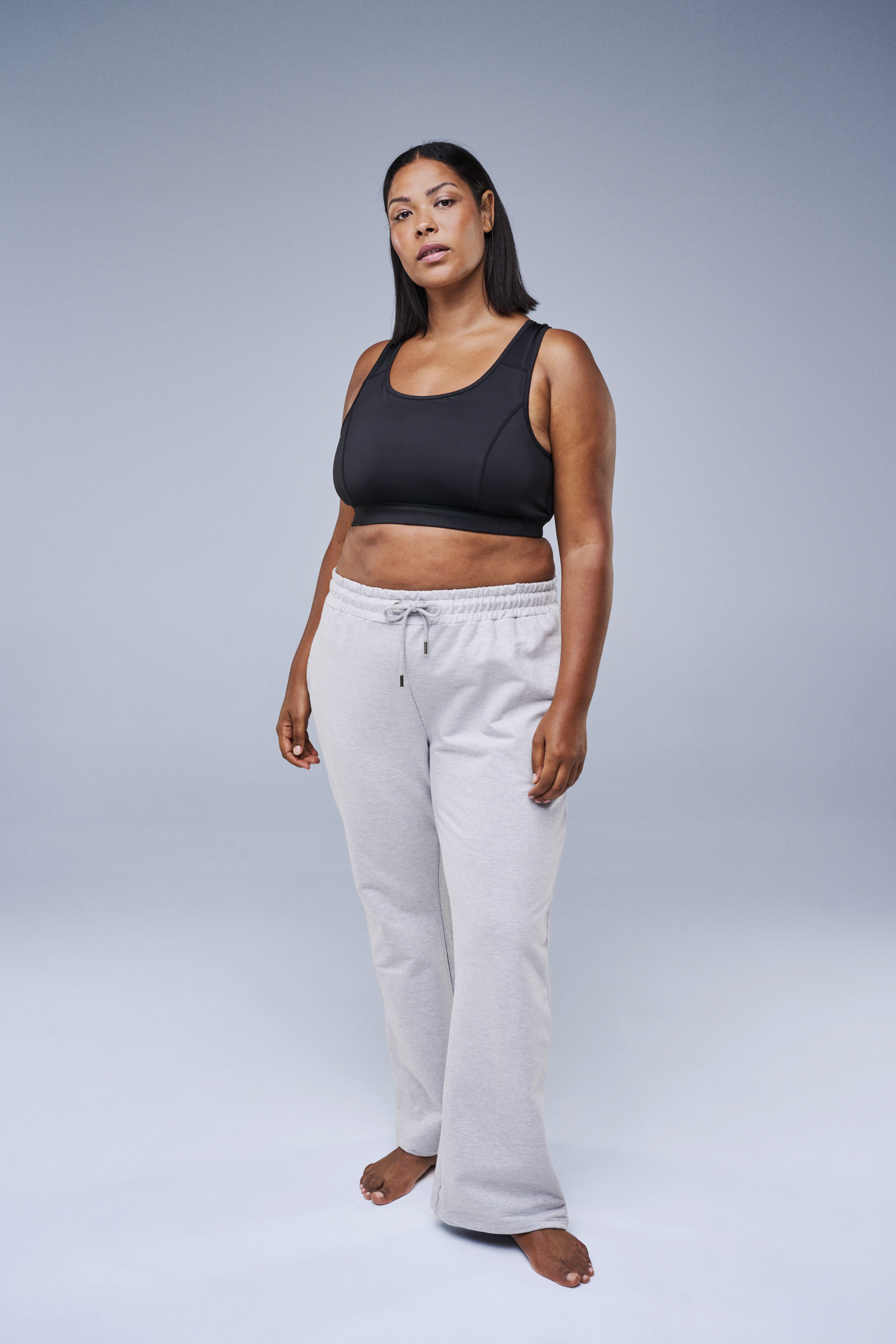 Gr&aring;a flare-joggingbyxor, , Model