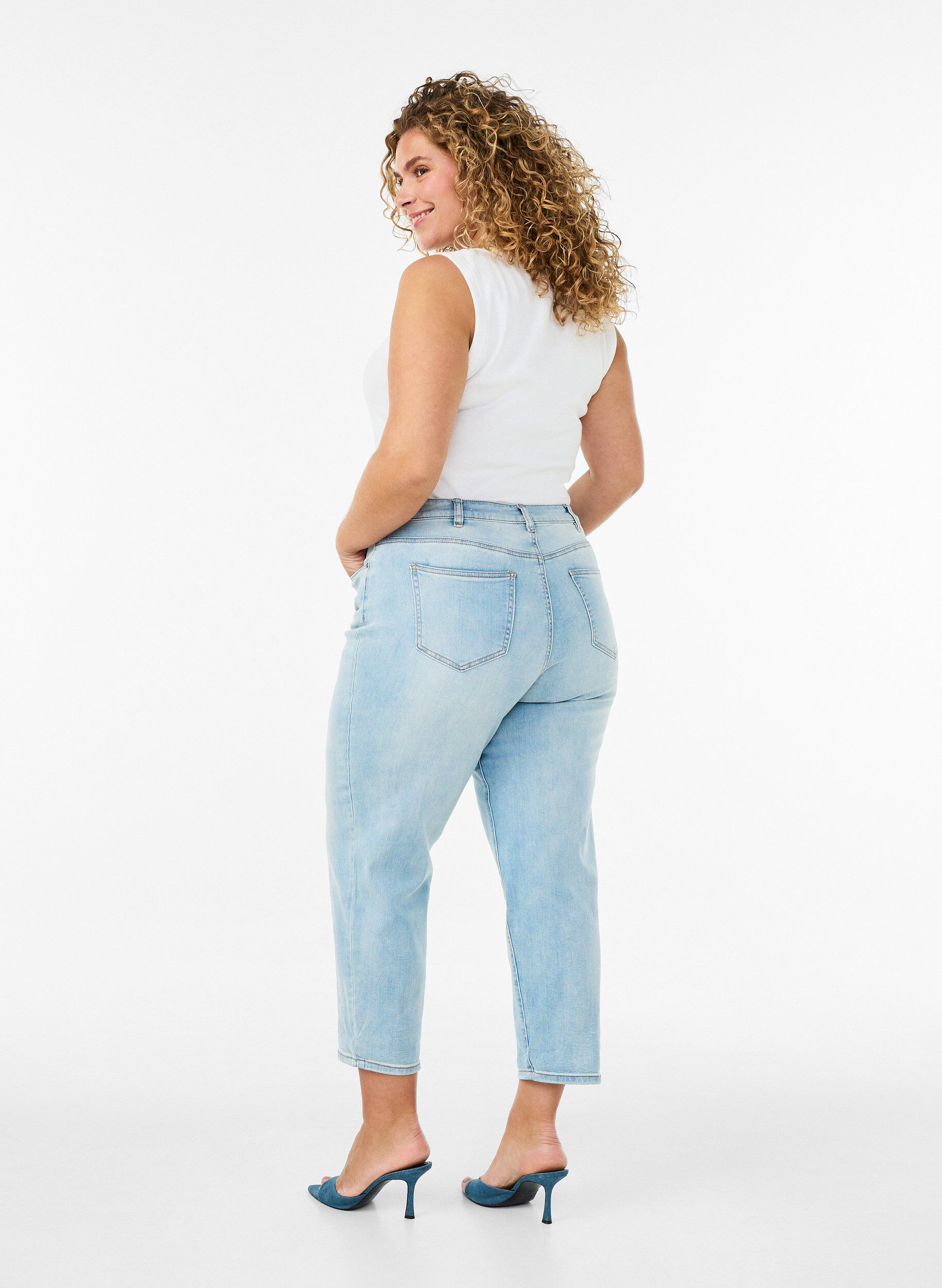 ZizziCroppade jeans med uppvikta ben och h&ouml;g midja, Bl&aring;, Model image number 1